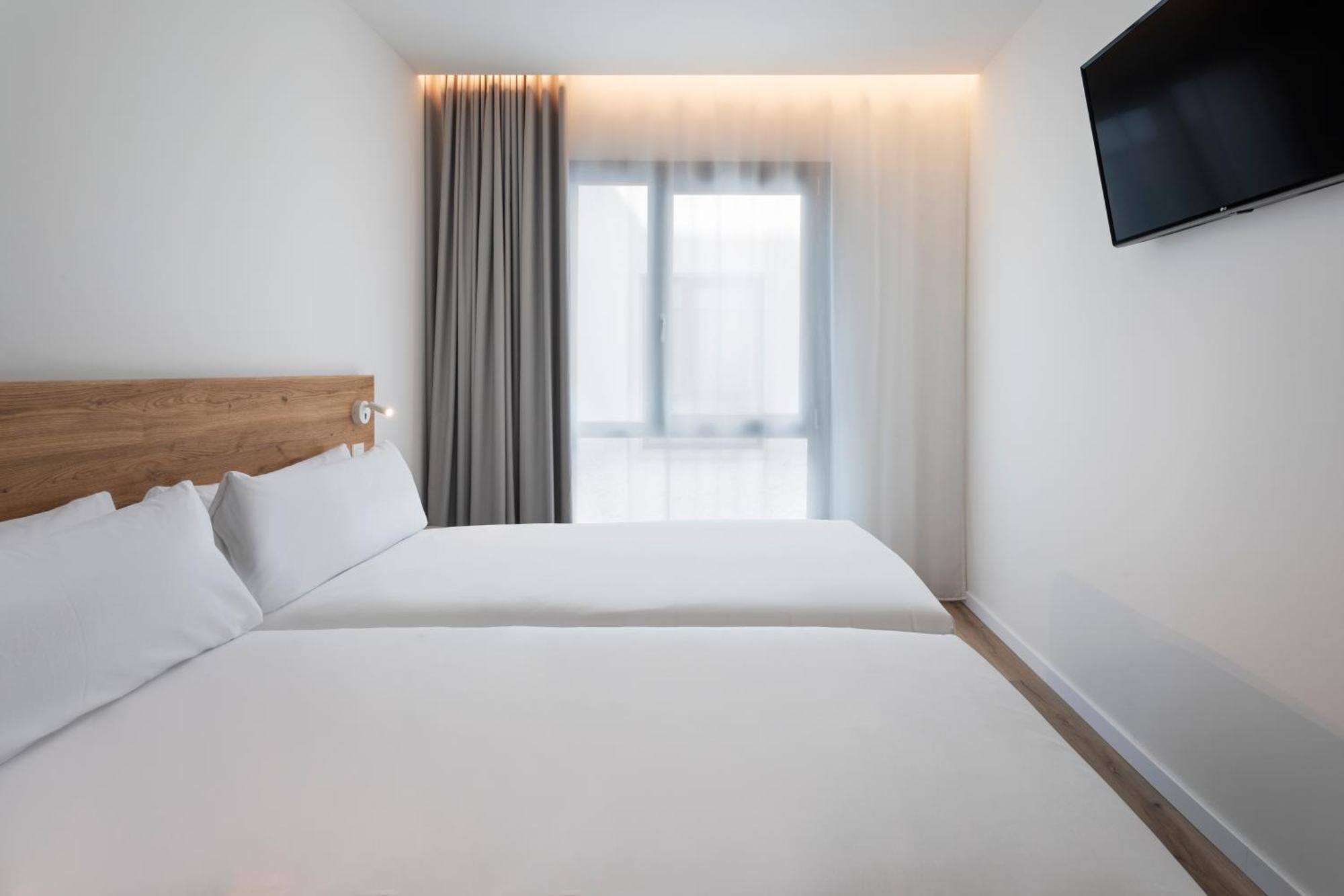 Twin Room,1637560601:JPEG