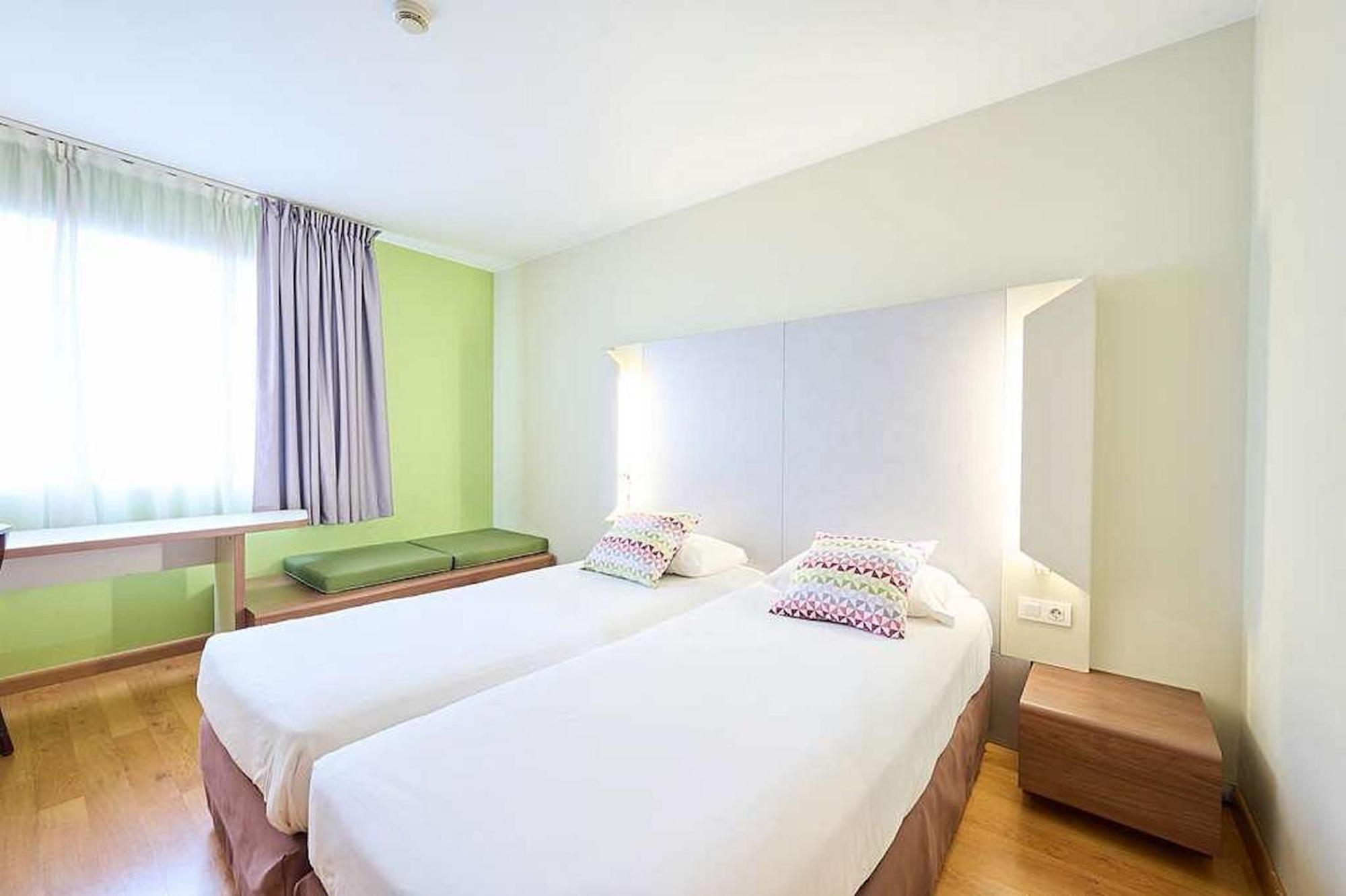 Twin Room,1638476550:JPEG