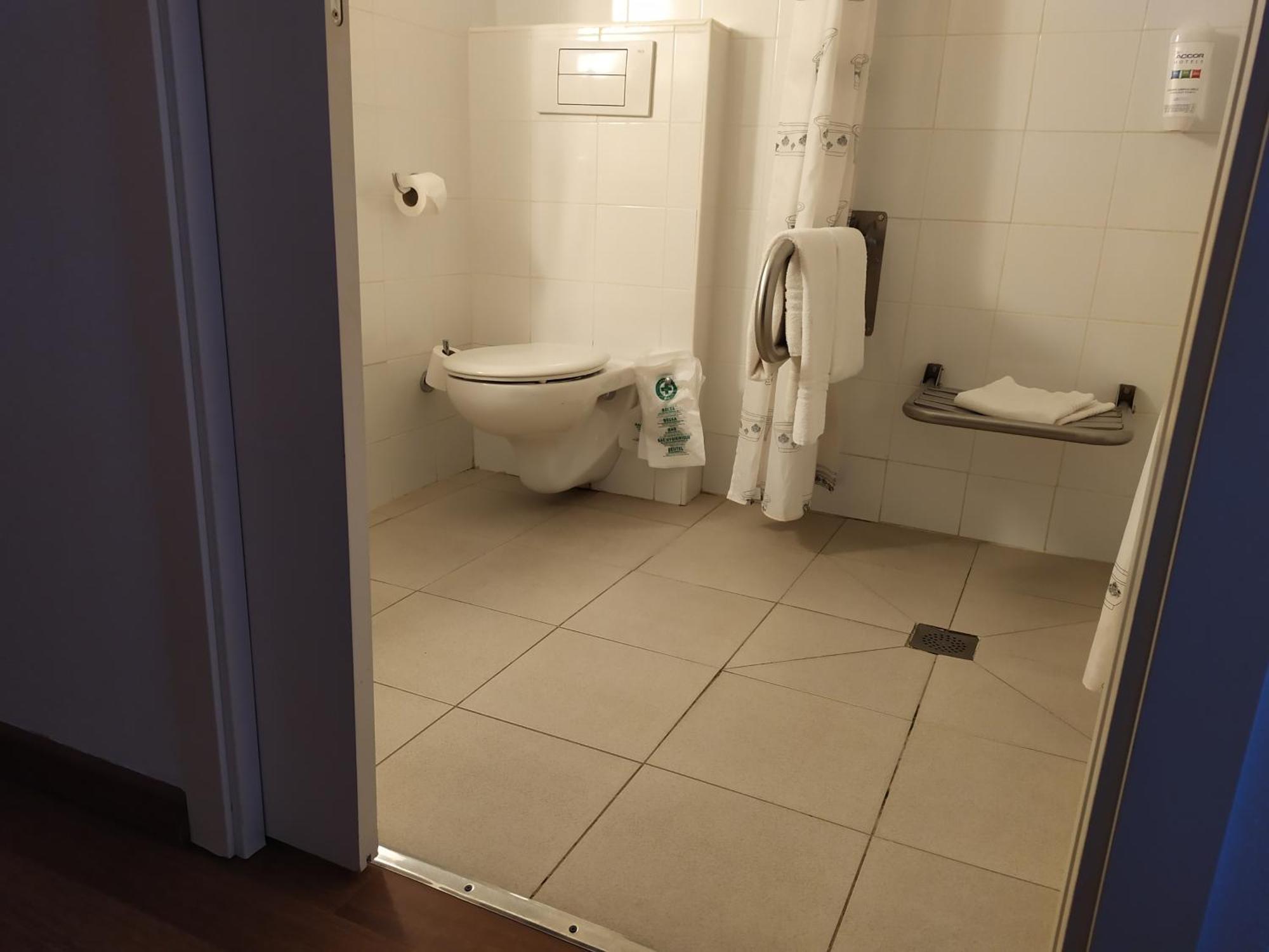 Chambre Double Standard - Accessible aux Personnes à Mobilité Réduite