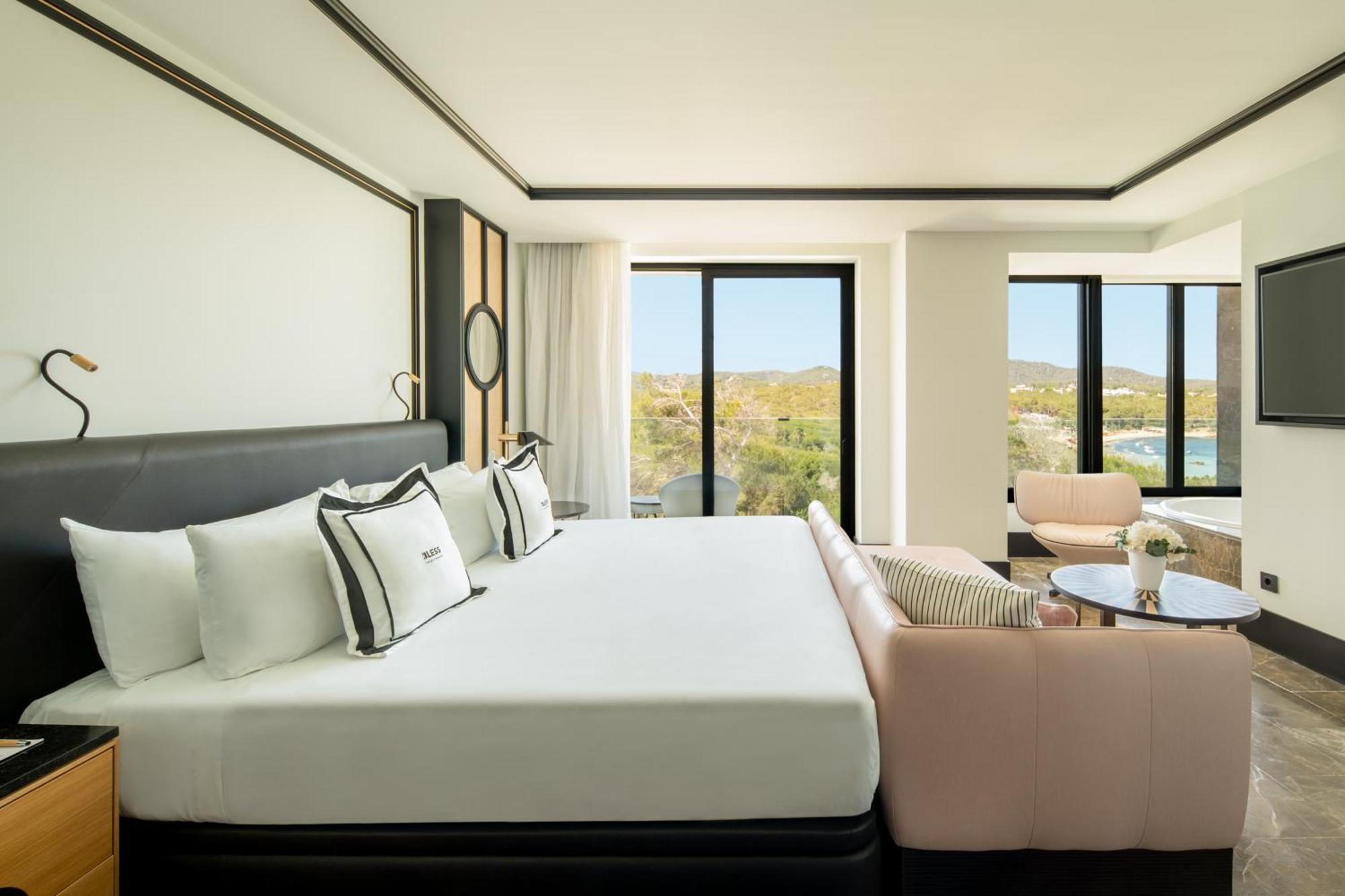 Studio Suite with Sea View,1649882481:JPEG