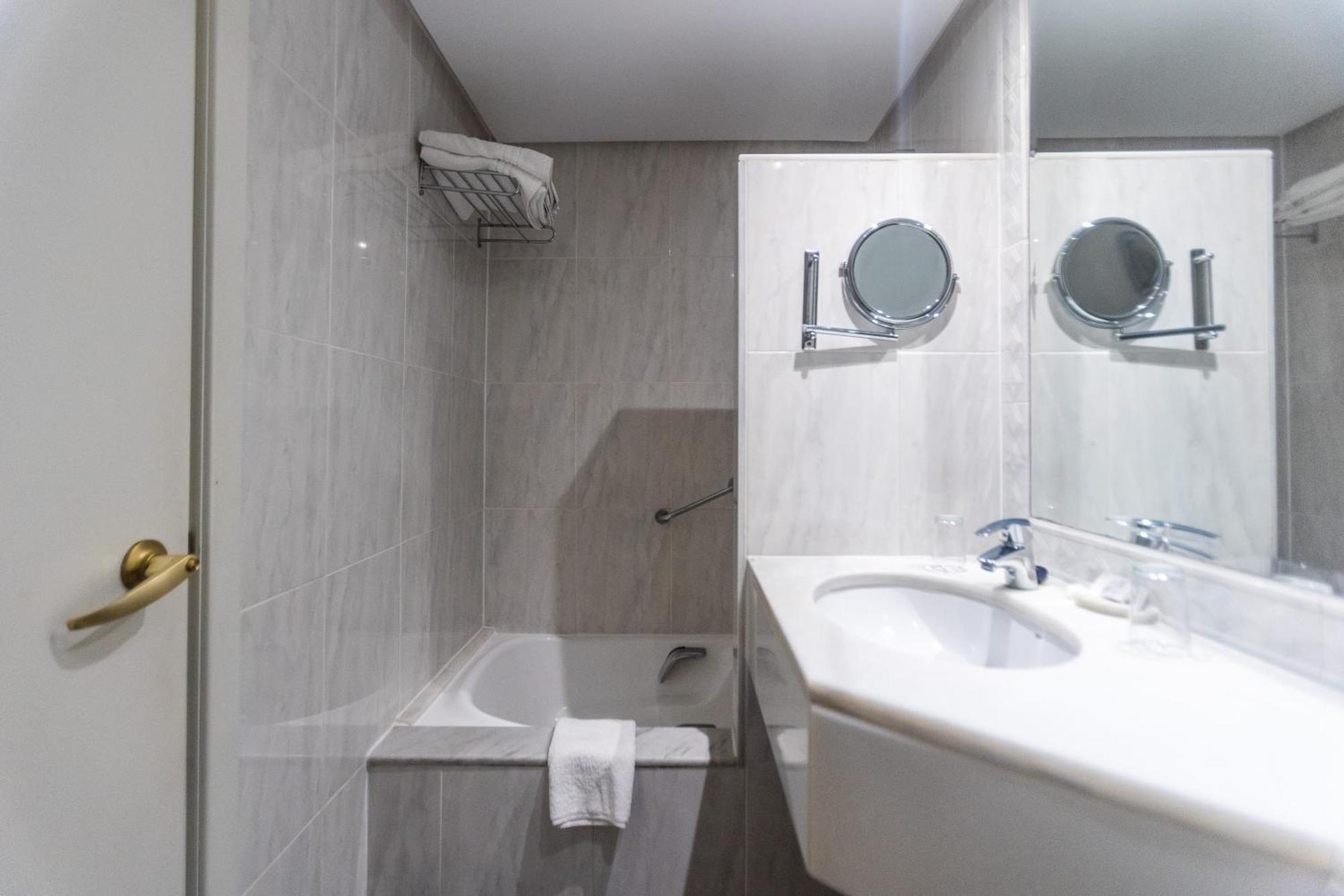 Standard Double Room,779737242:JPEG