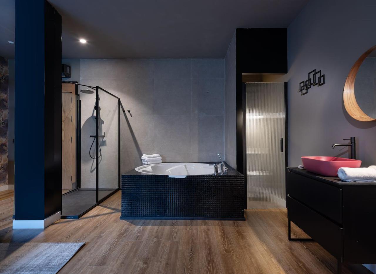 Deluxe Suite Spa Bath