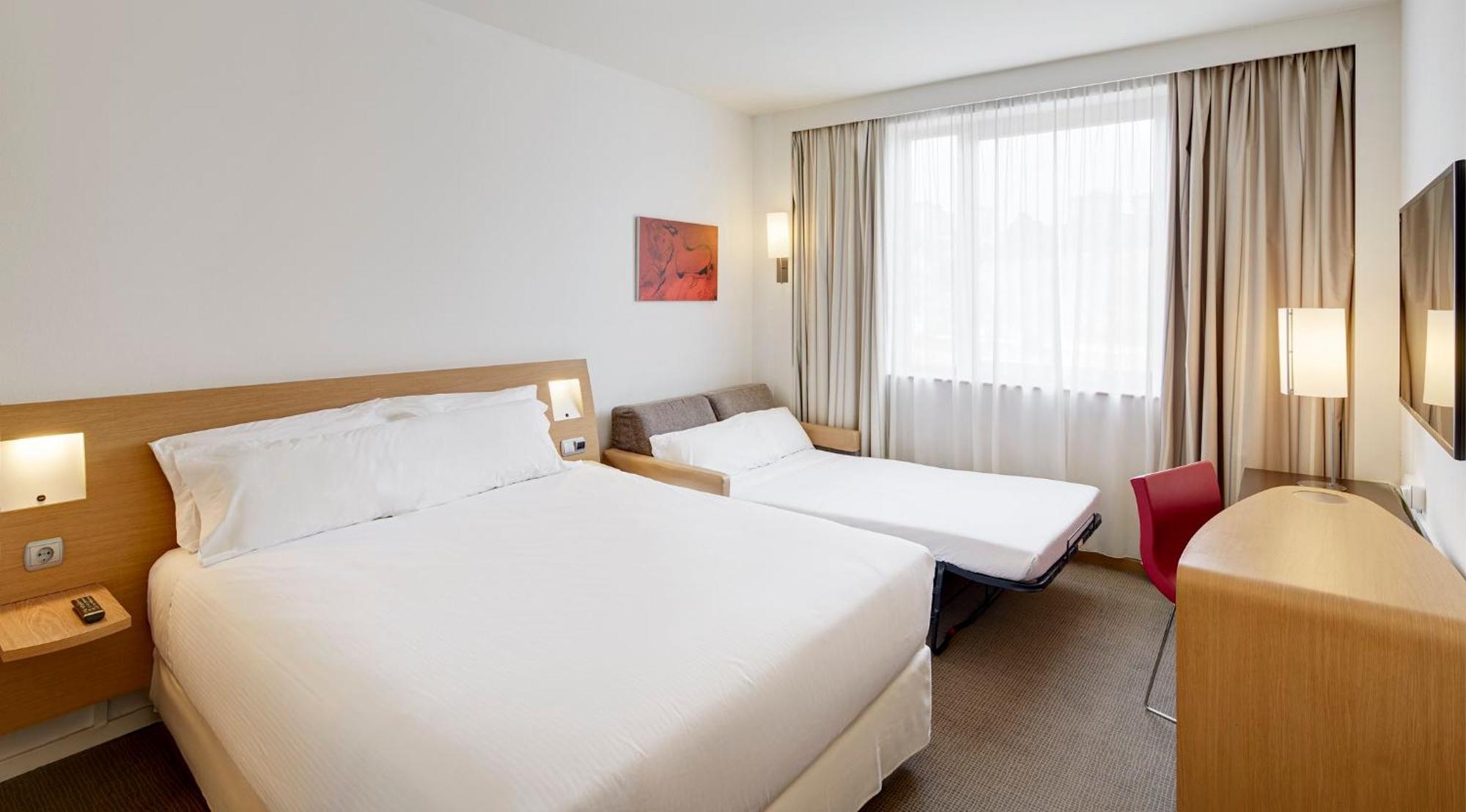 Standard Twin Room with Sofa,1653530108:JPEG