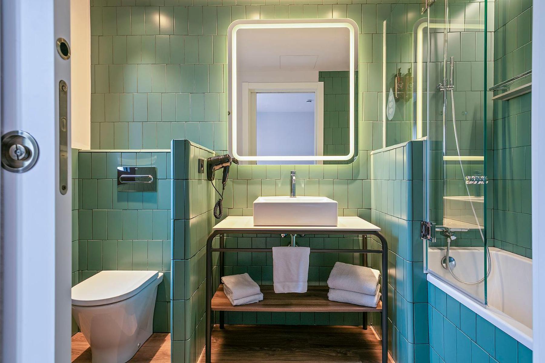Zweibettzimmer mit Balkon