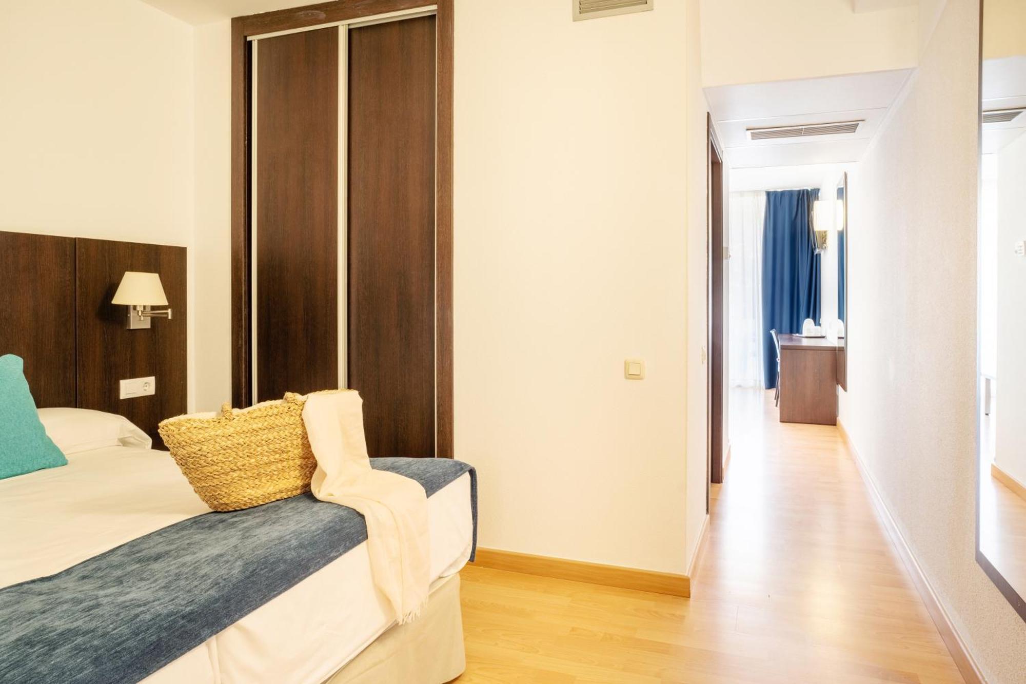 Double or Twin Room with balcony without kitchen,1658747704:JPEG