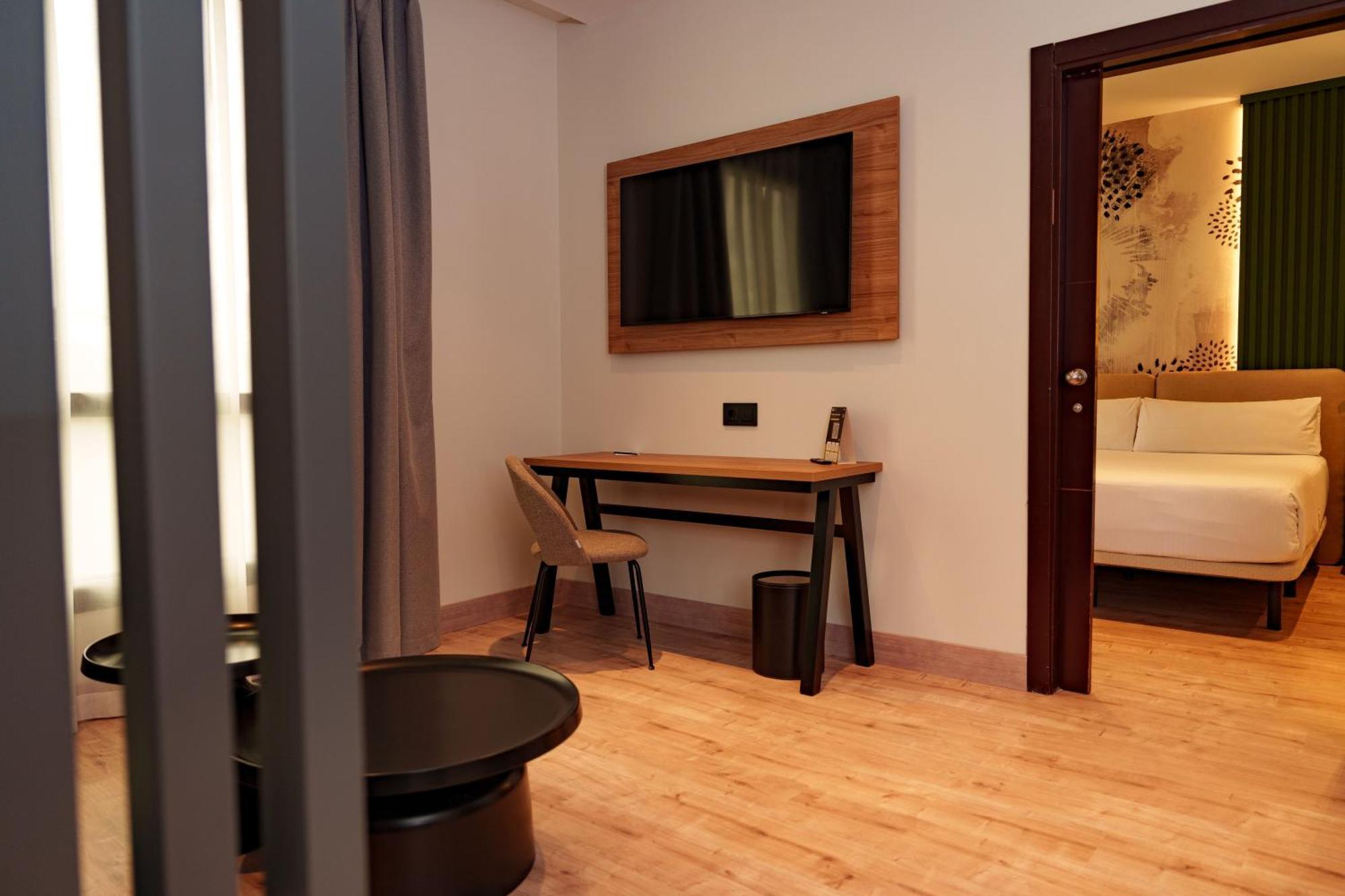 Triple Premium with Lounge