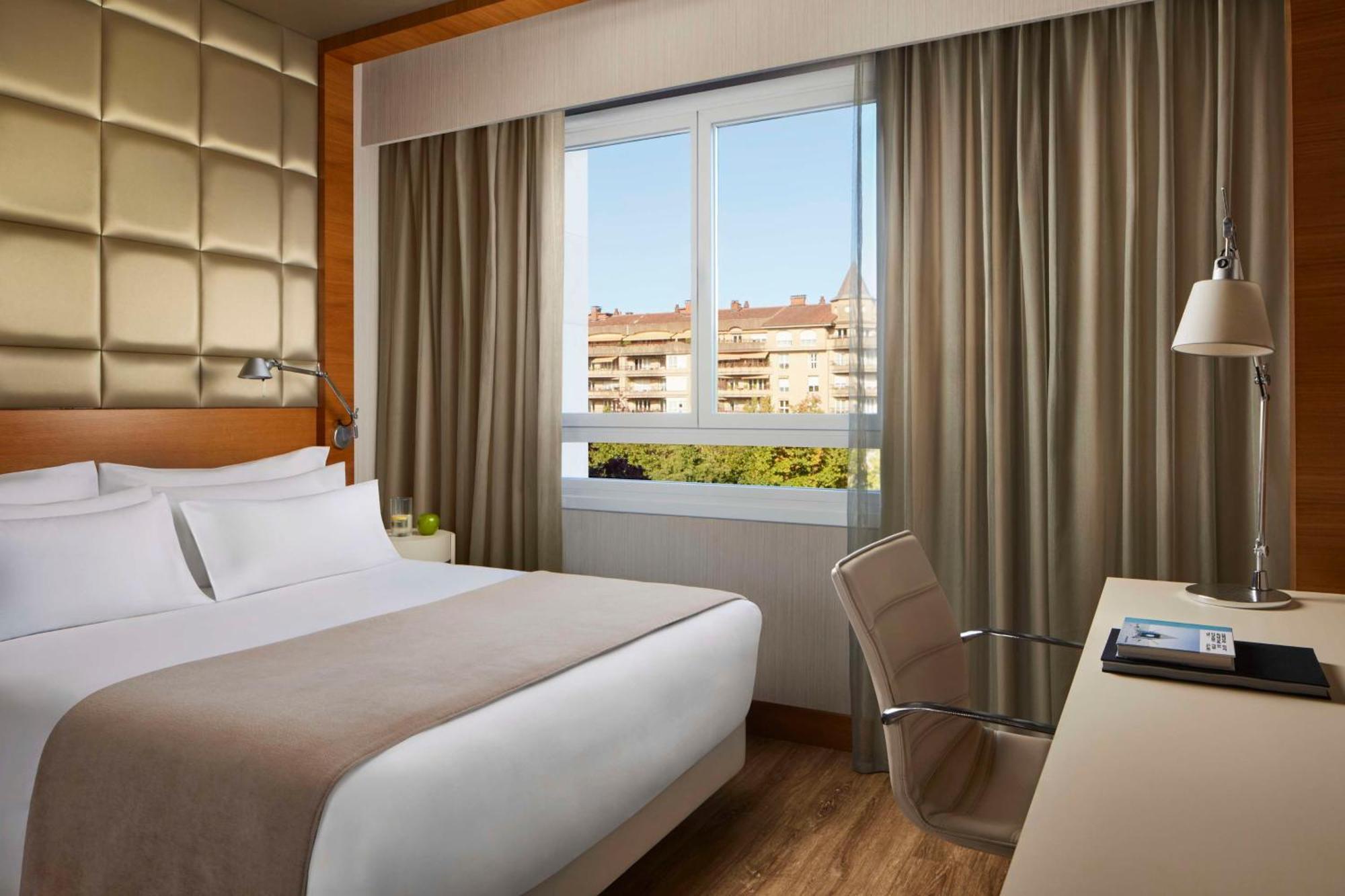 Camera Familiare Adiacente con Letto Supplementare (4 Adulti + 2 Bambini)