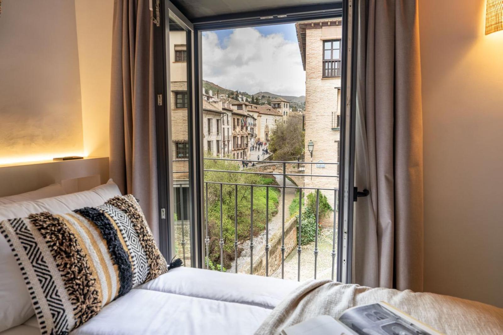 Deluxe Room,1662345872:JPEG