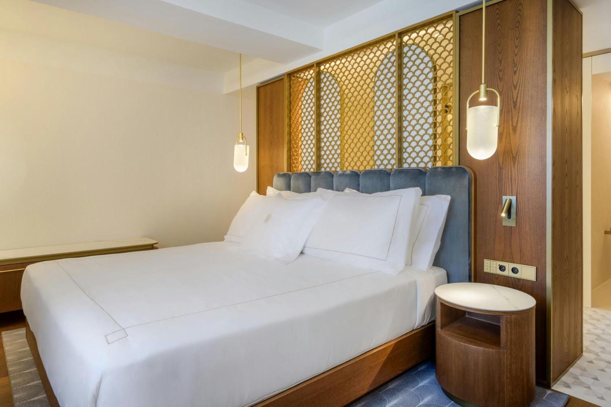 Centenari King Suite City View