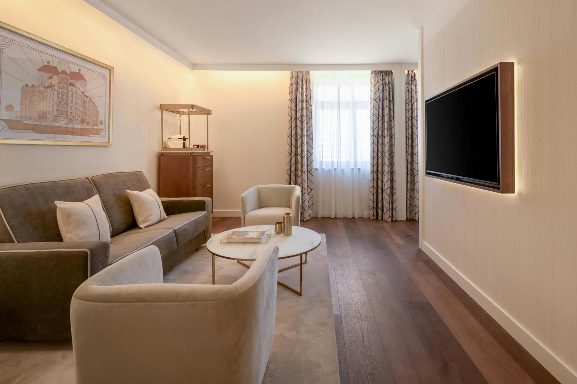 Centenari King Suite City View