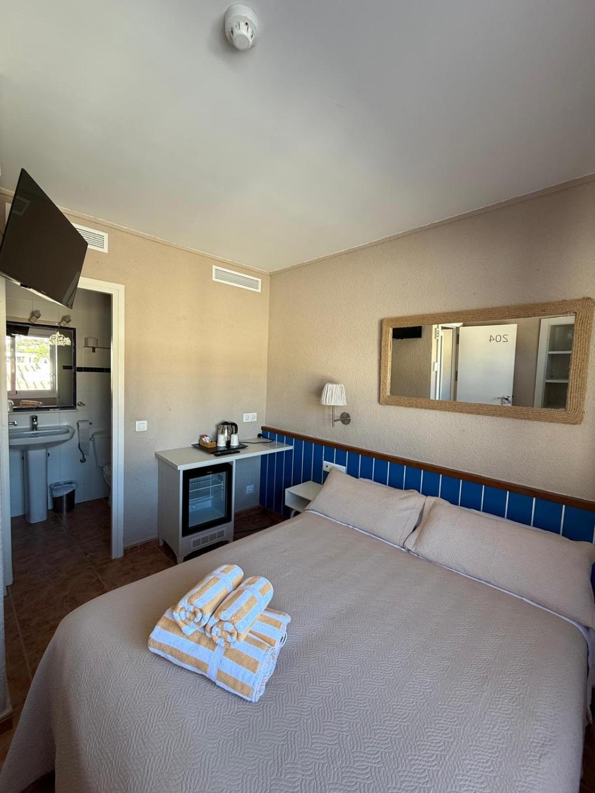 Double Room with Private Bathroom,1666651405:JPEG
