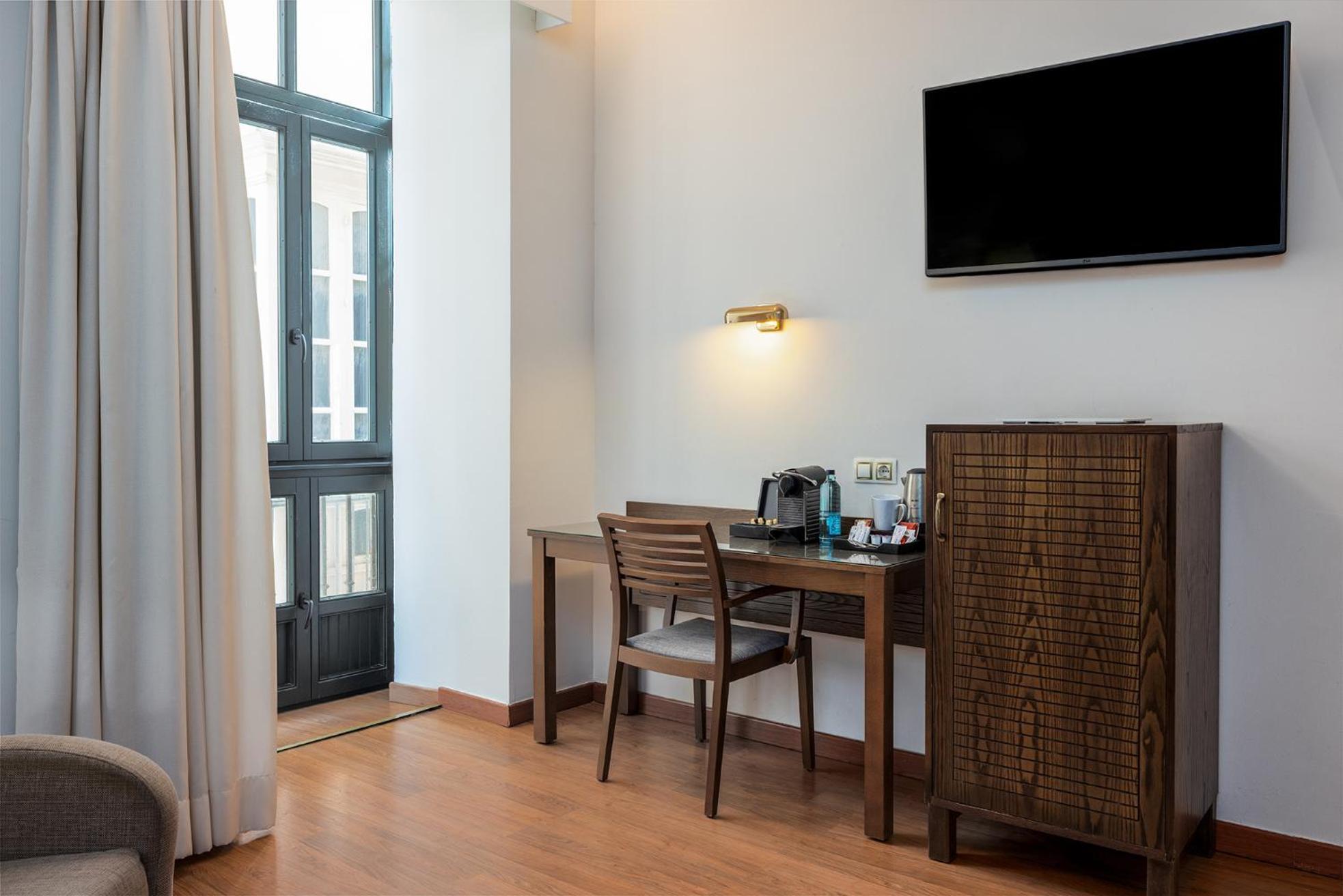 Junior Suite (2 Adults + 1 Child)