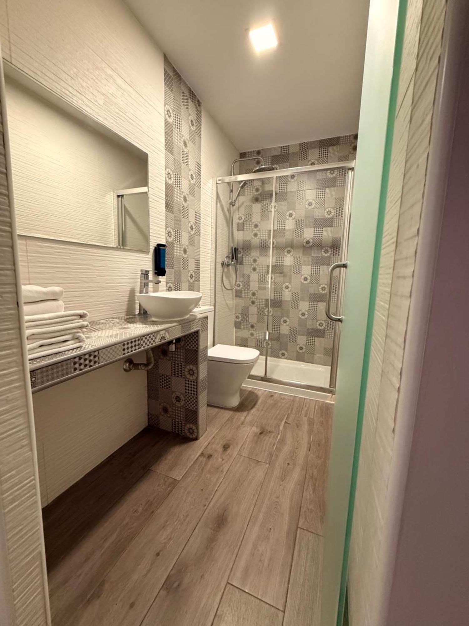 Triple Room Private Bathroom,1669104929:JPEG