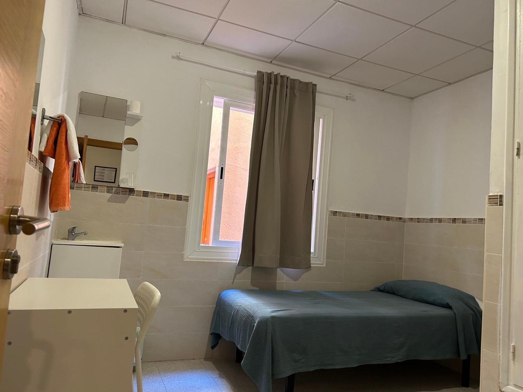Single Room with Shared Bathroom
