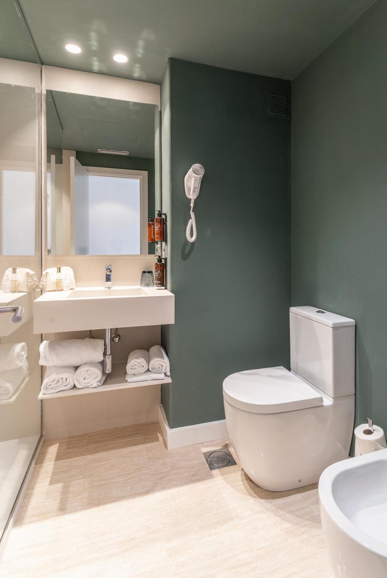 Double Room with Sea View and Extra Bed (3 Adults),1674696720:JPEG