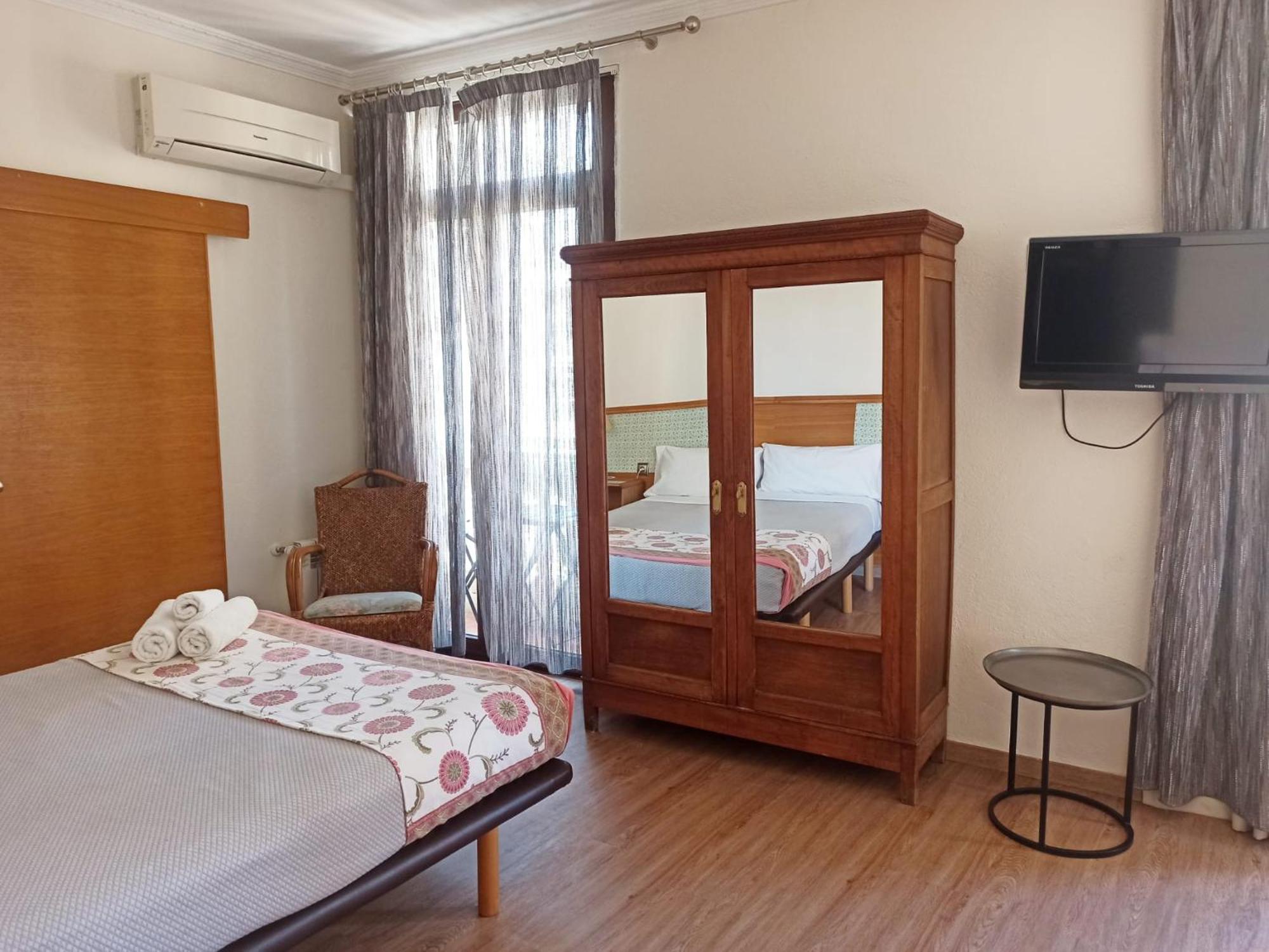 Family Room with Balcony,1674711575:JPEG