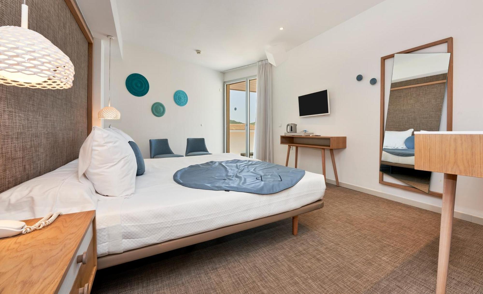 Double or Twin Room with Partial Sea View