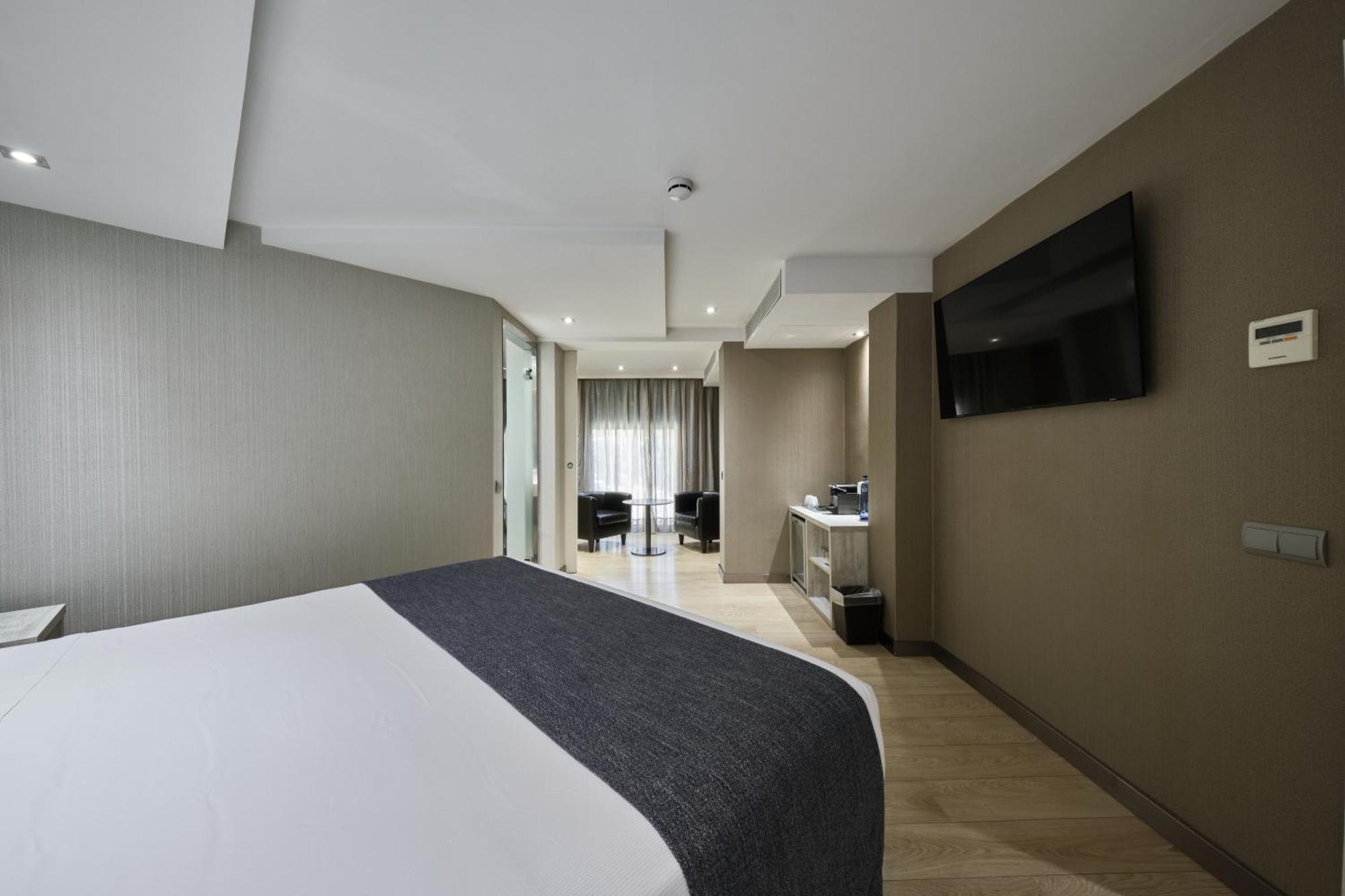 Junior Suite,1686423186:JPEG