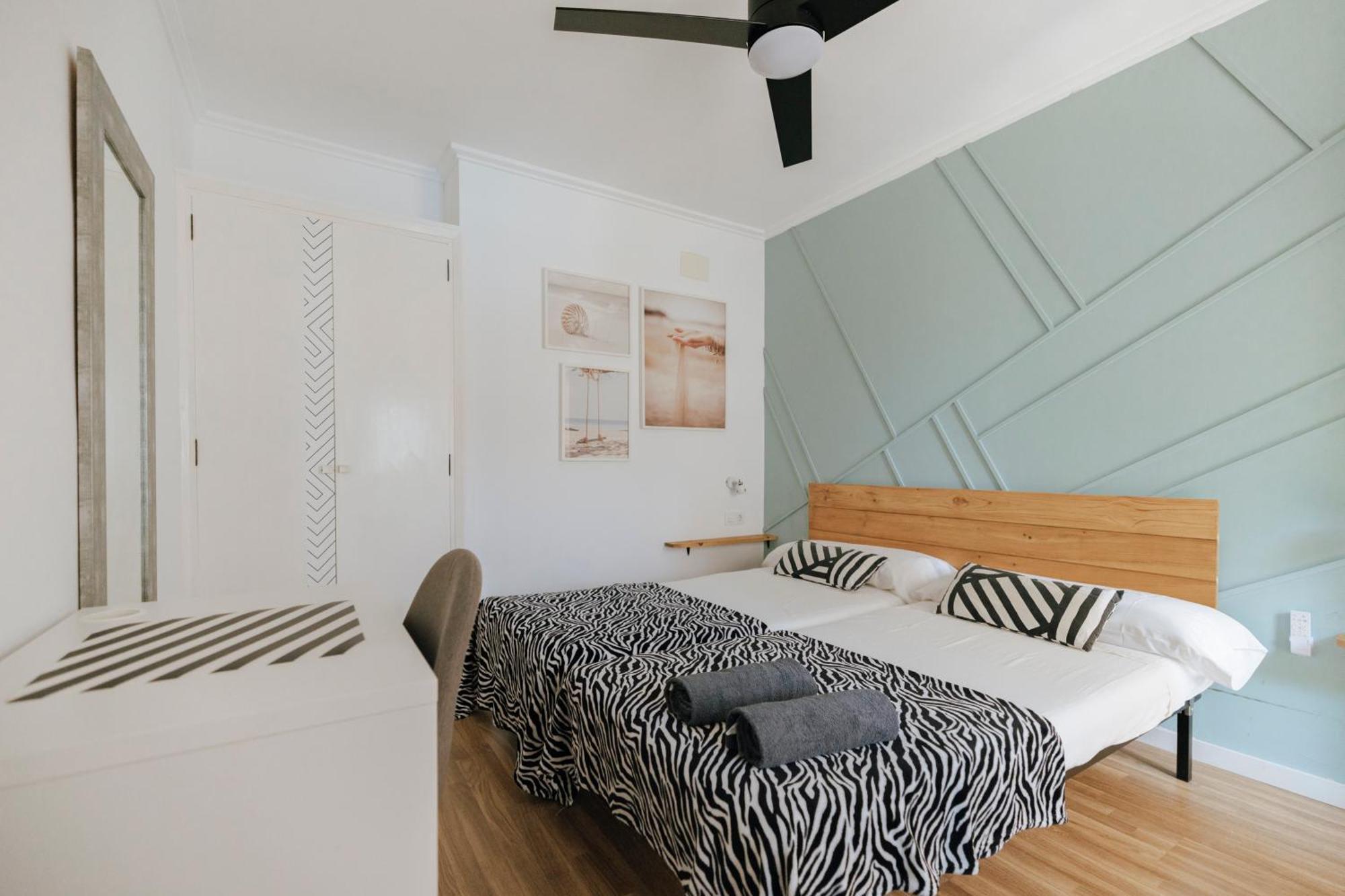 Twin Room,1686505733:JPEG
