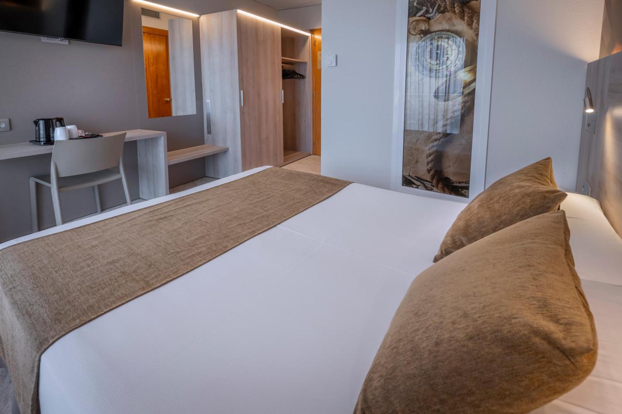 Double or Twin Room Sea View