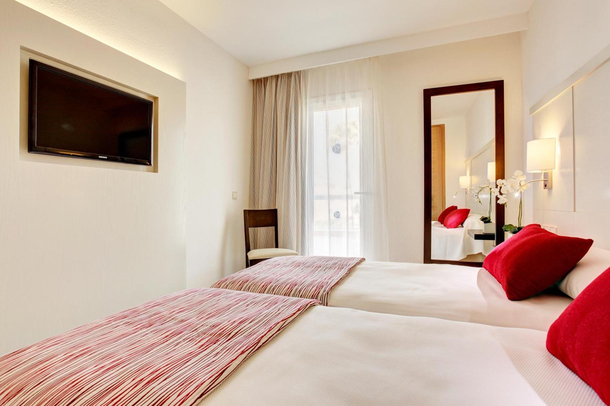 Double Room (2 Adults),1687463442:JPEG