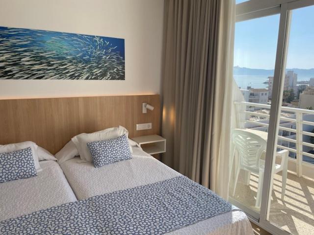 Double or Twin Room with Sea View
