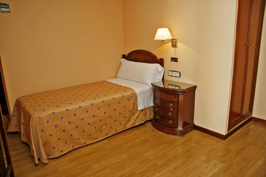Single Room,1580745929:JPEG