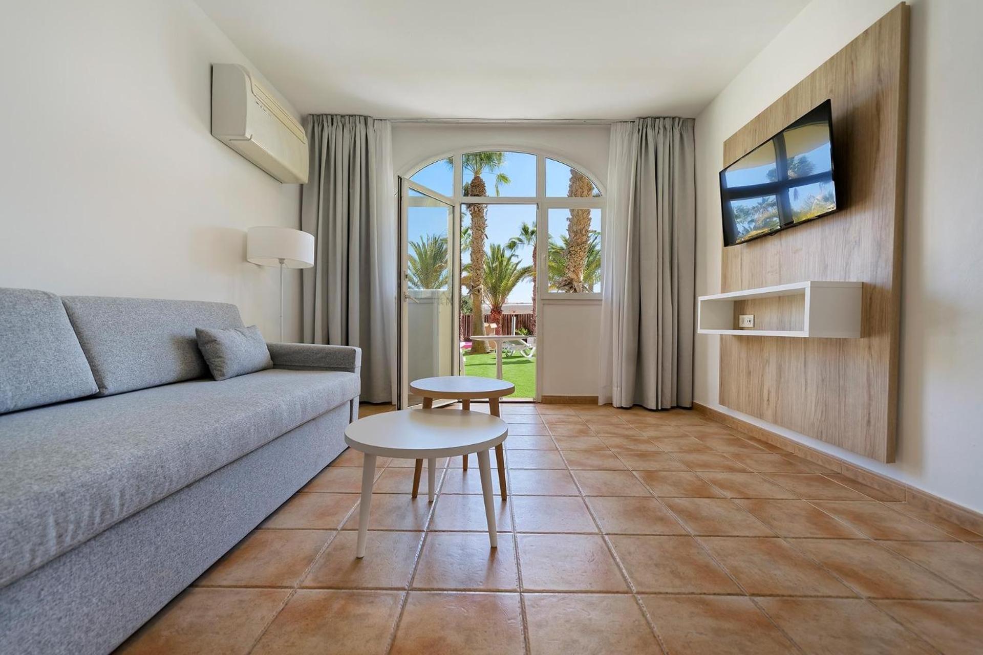Ferienwohnung mit 1 Zimmer, großer Terrasse und Zugang zum Garten