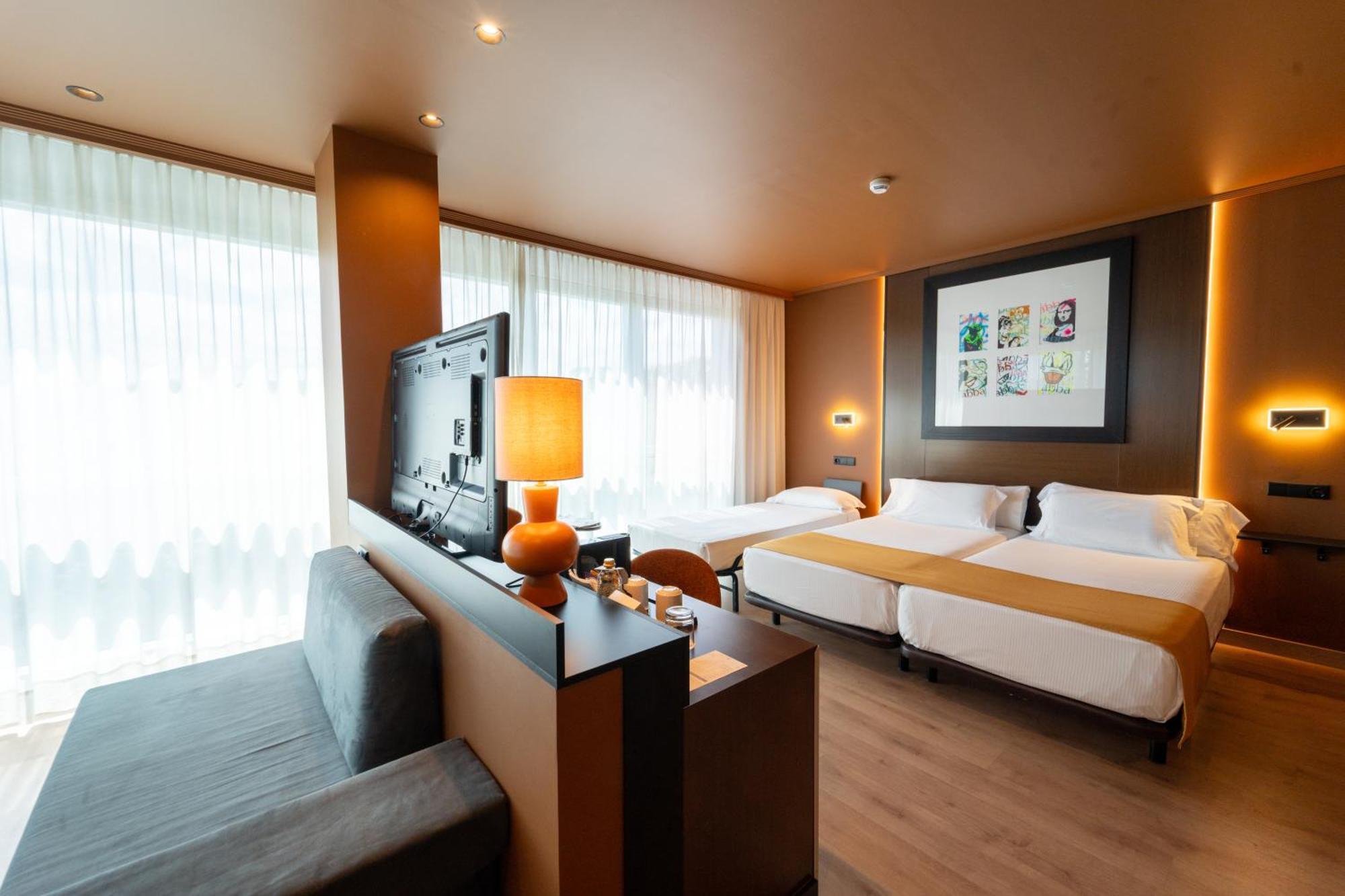 Family Room (2 Adults + 2 Children),1691980539:JPEG