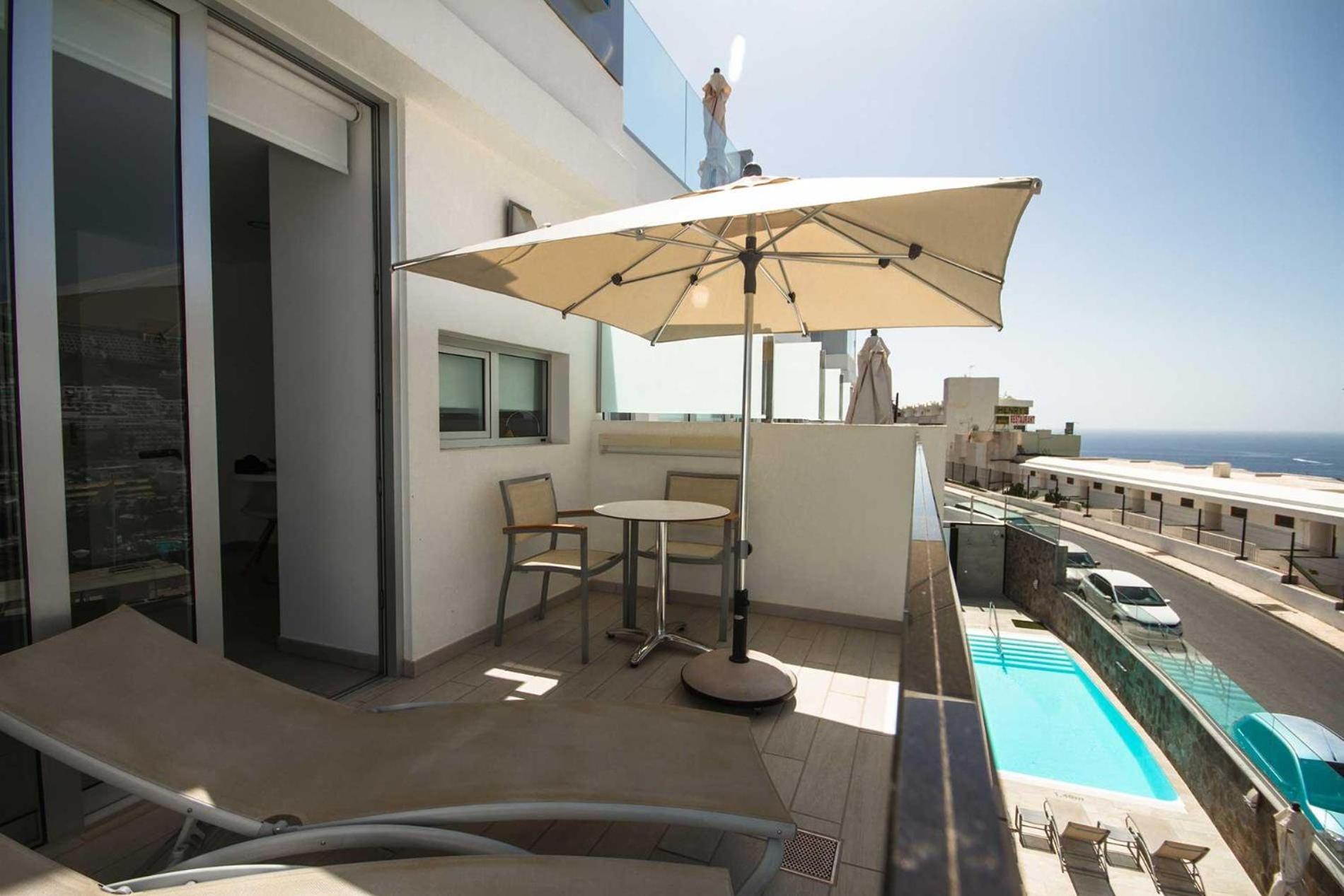Premium One-Bedroom Apartment Balcony Top Floor,1692074580:JPEG