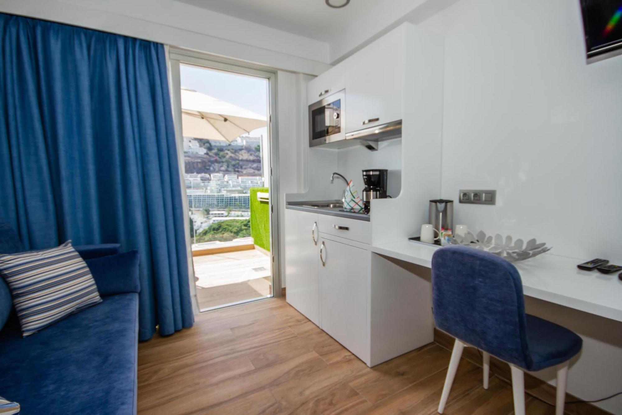Superior Double Room Balcony with Side Sea View,1692074613:JPEG