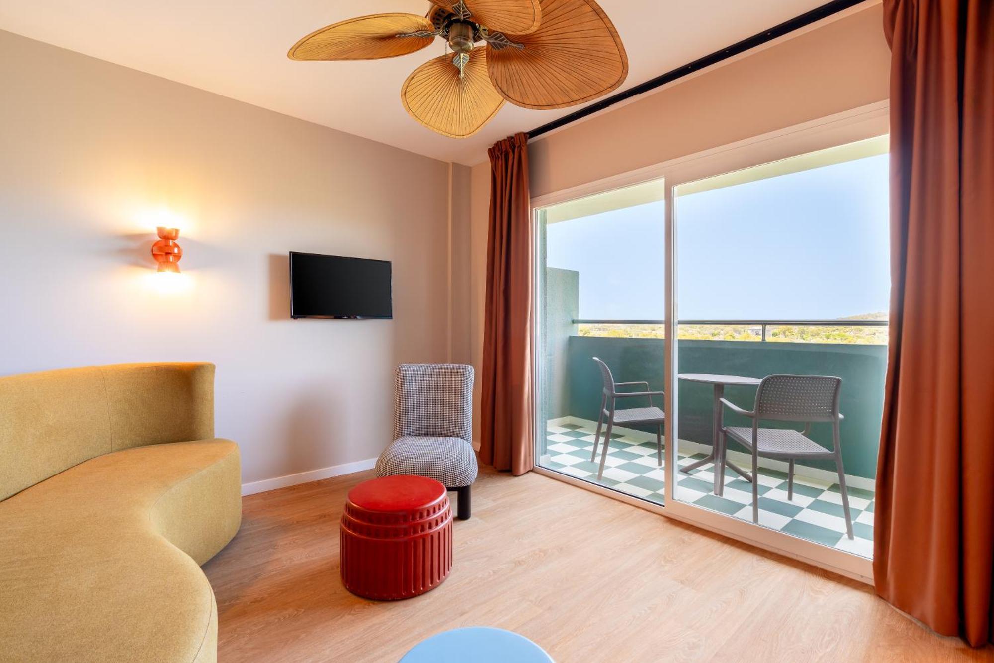 Two-Bedroom Suite with Unlimited Brunch (3 Adults + 1 Child)