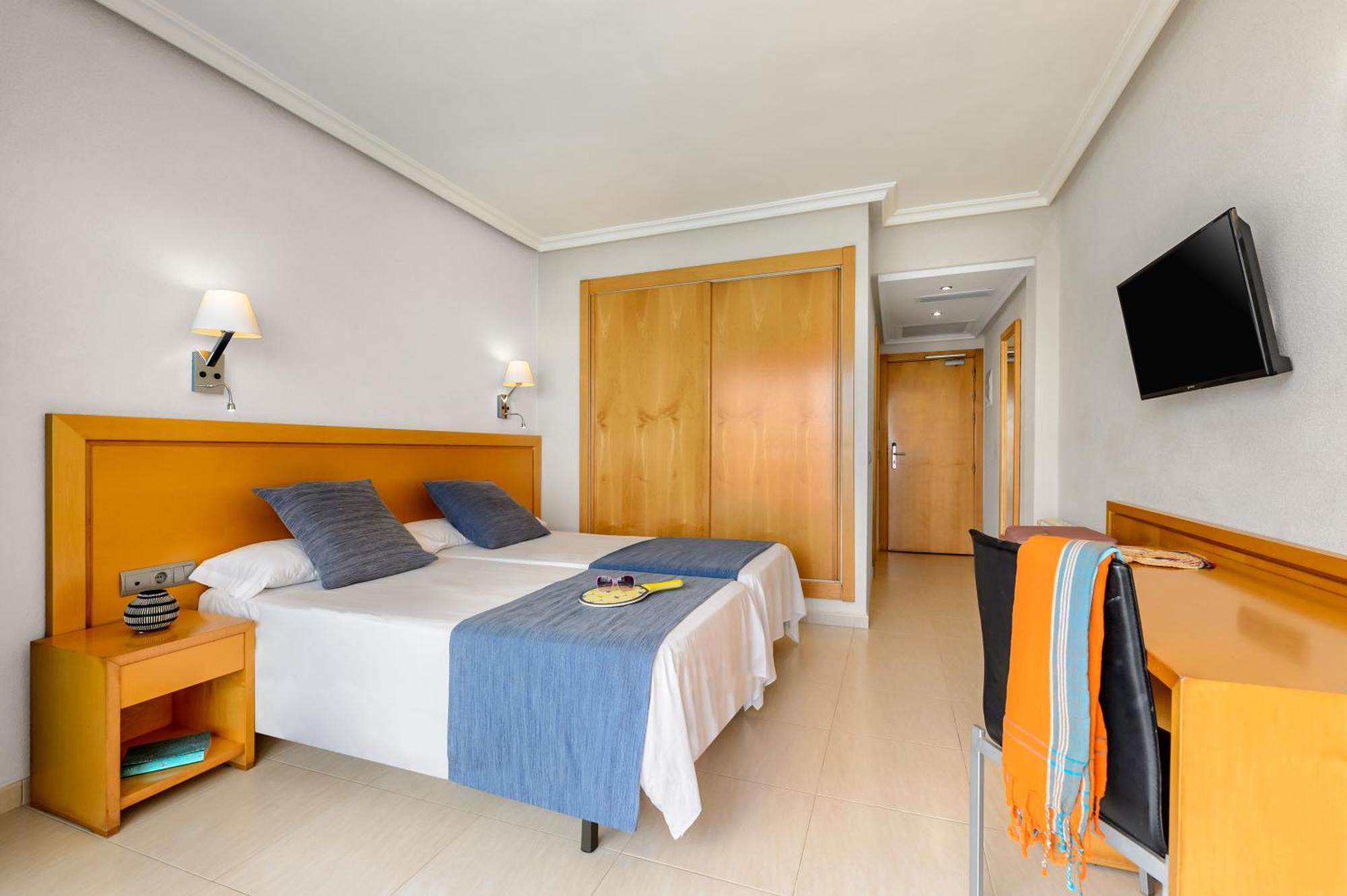Twin Room,1698934888:JPEG