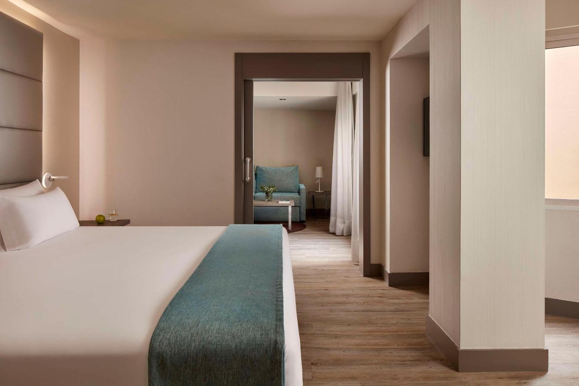 Junior Suite,1704843371:JPEG