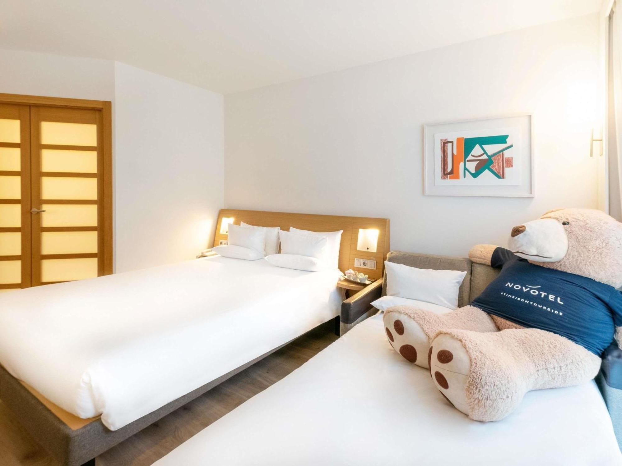 Family Room,1704909718:JPEG