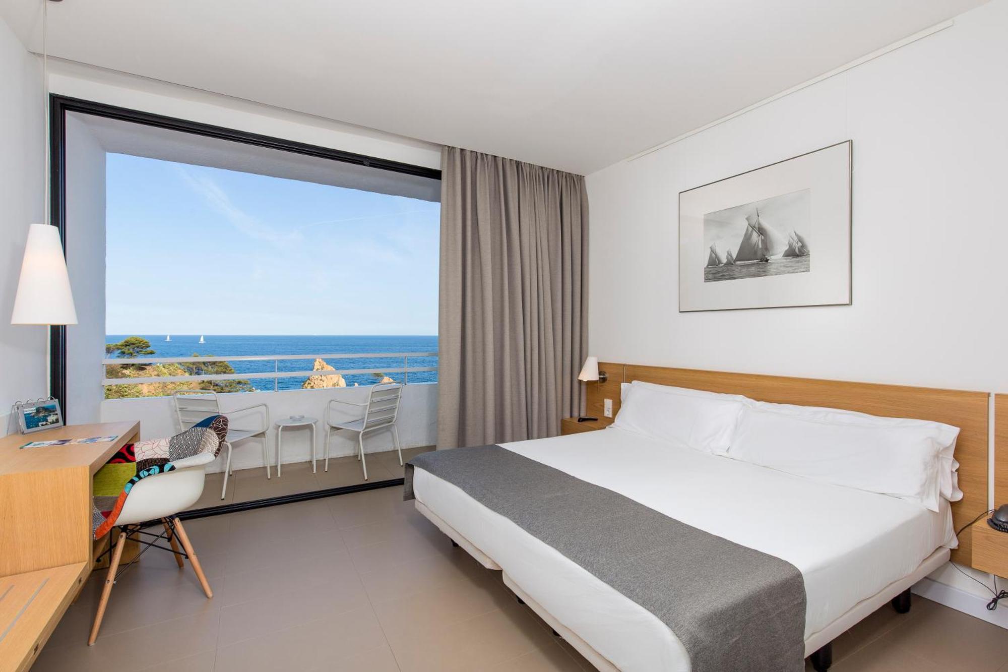 Double or Twin Room Sea View