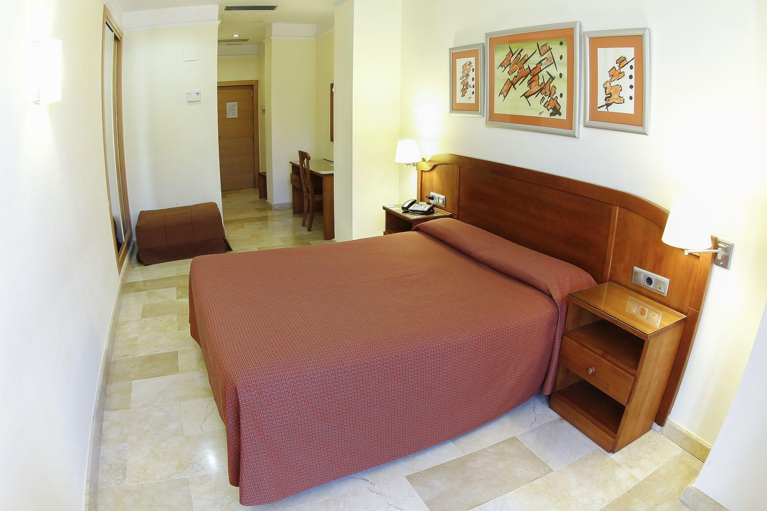 Camera Matrimoniale con Letto Supplementare