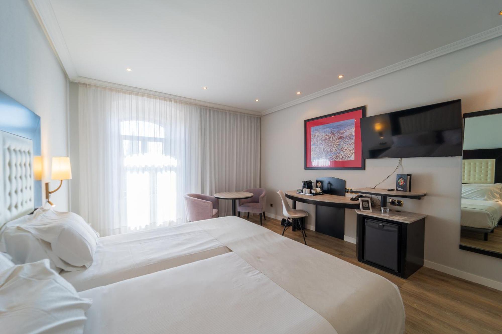 Deluxe Room,1739364141:JPEG