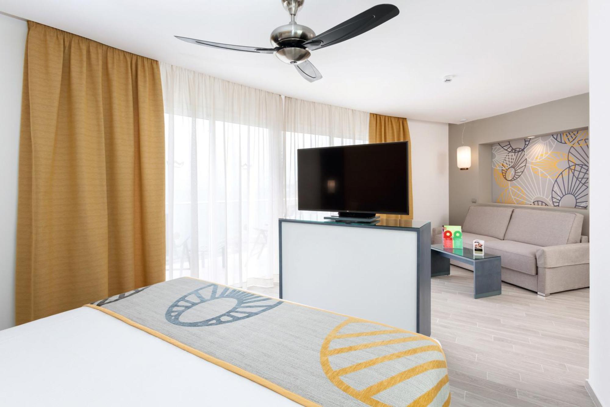 Junior Suite with Sea View,1740697285:JPEG