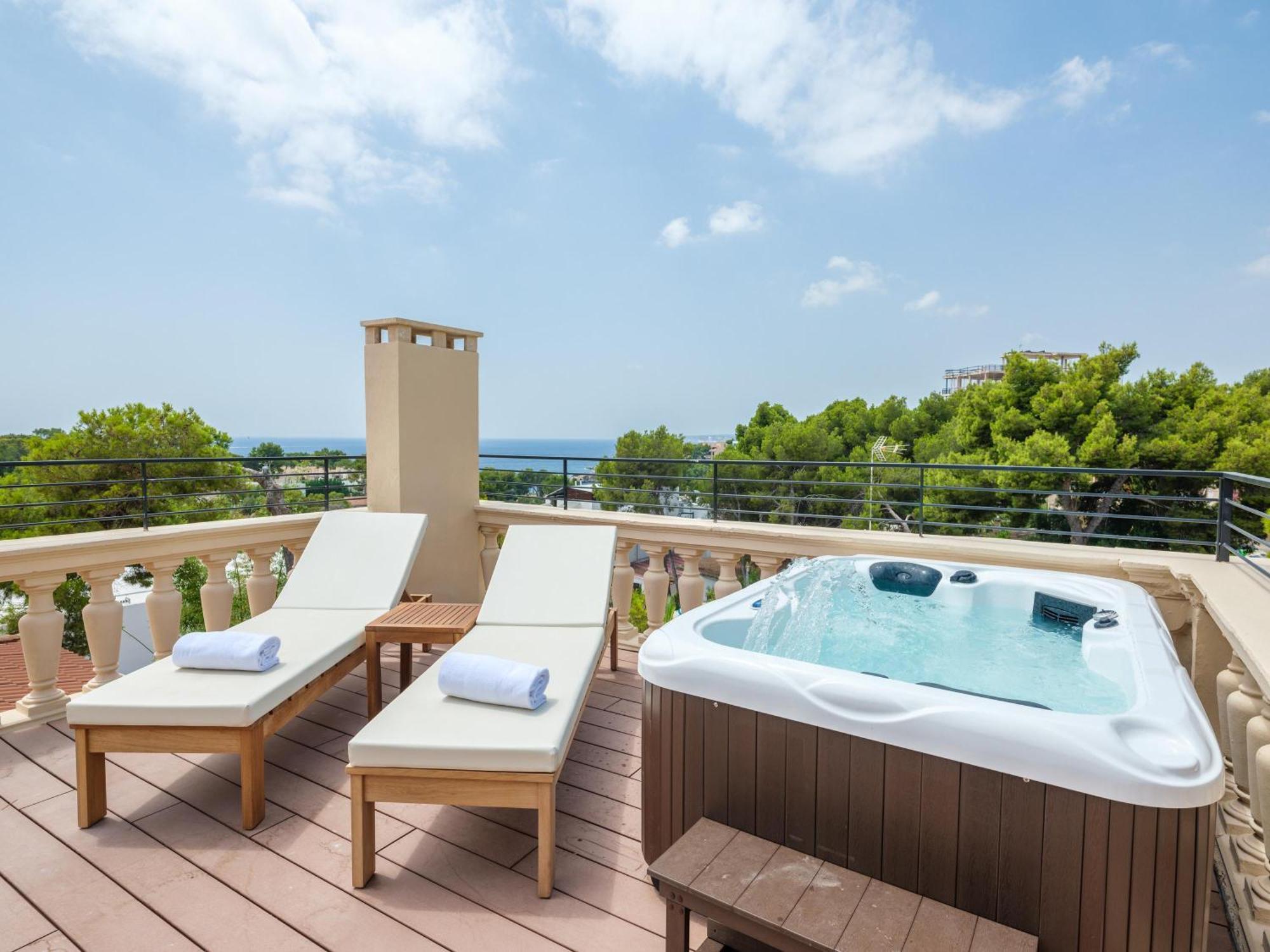 Gold Level Room Outdoor Hot Tub Adults Only 16,1742612444:JPEG