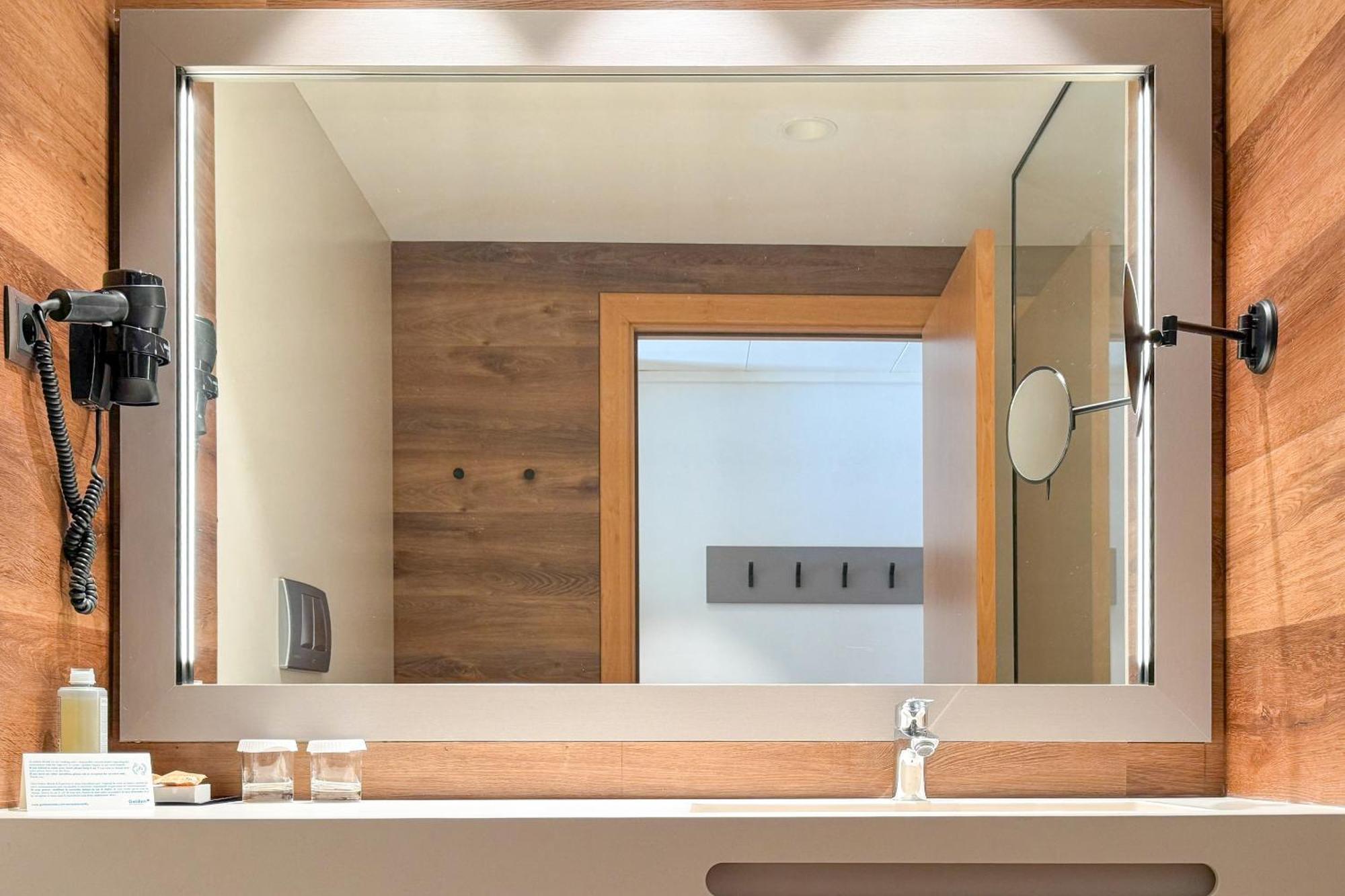 Quadruple Room (2 Adults + 2 Children),1742619392:JPEG