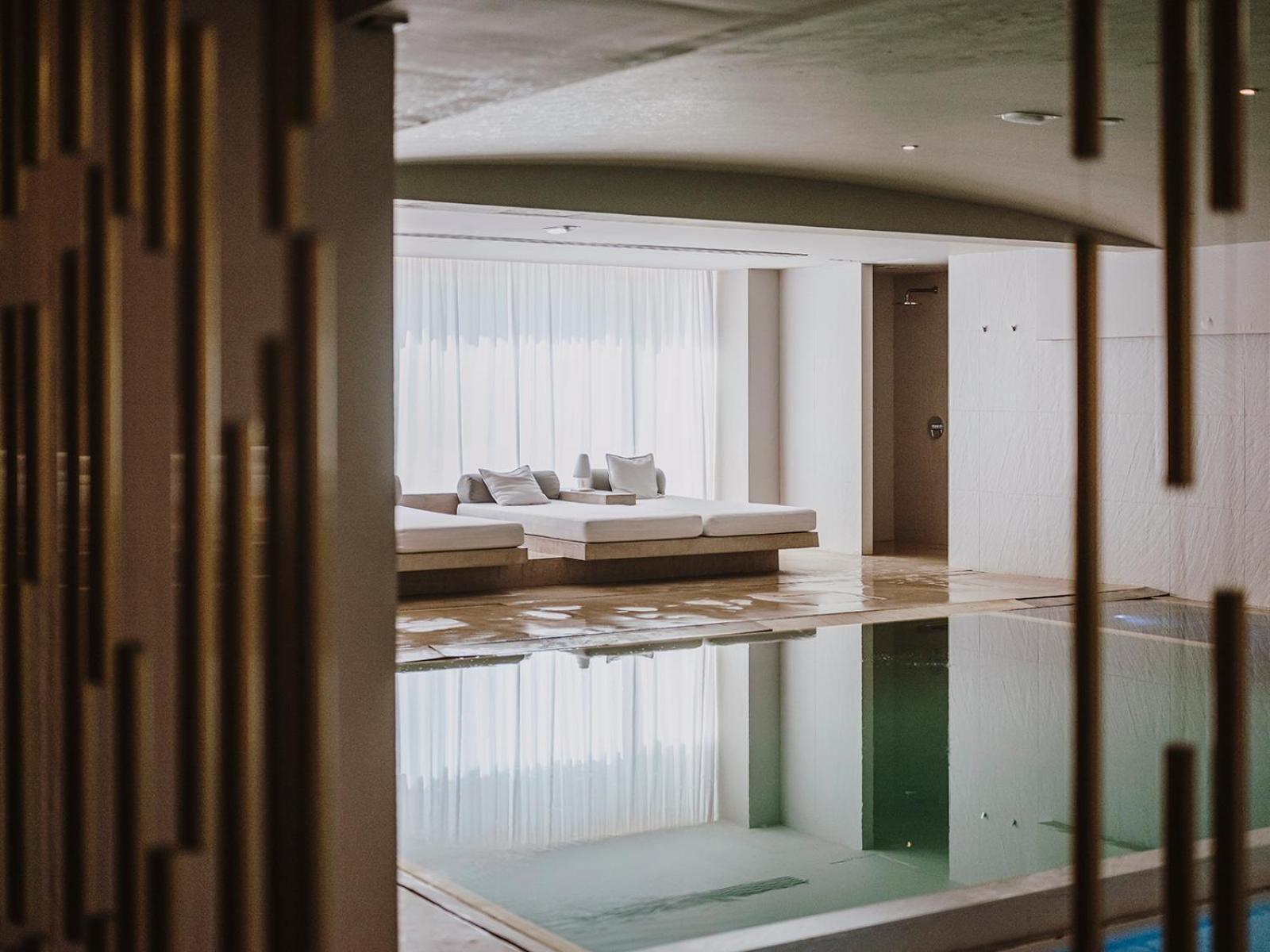 Corner Suite with Large Terrace & SPA access