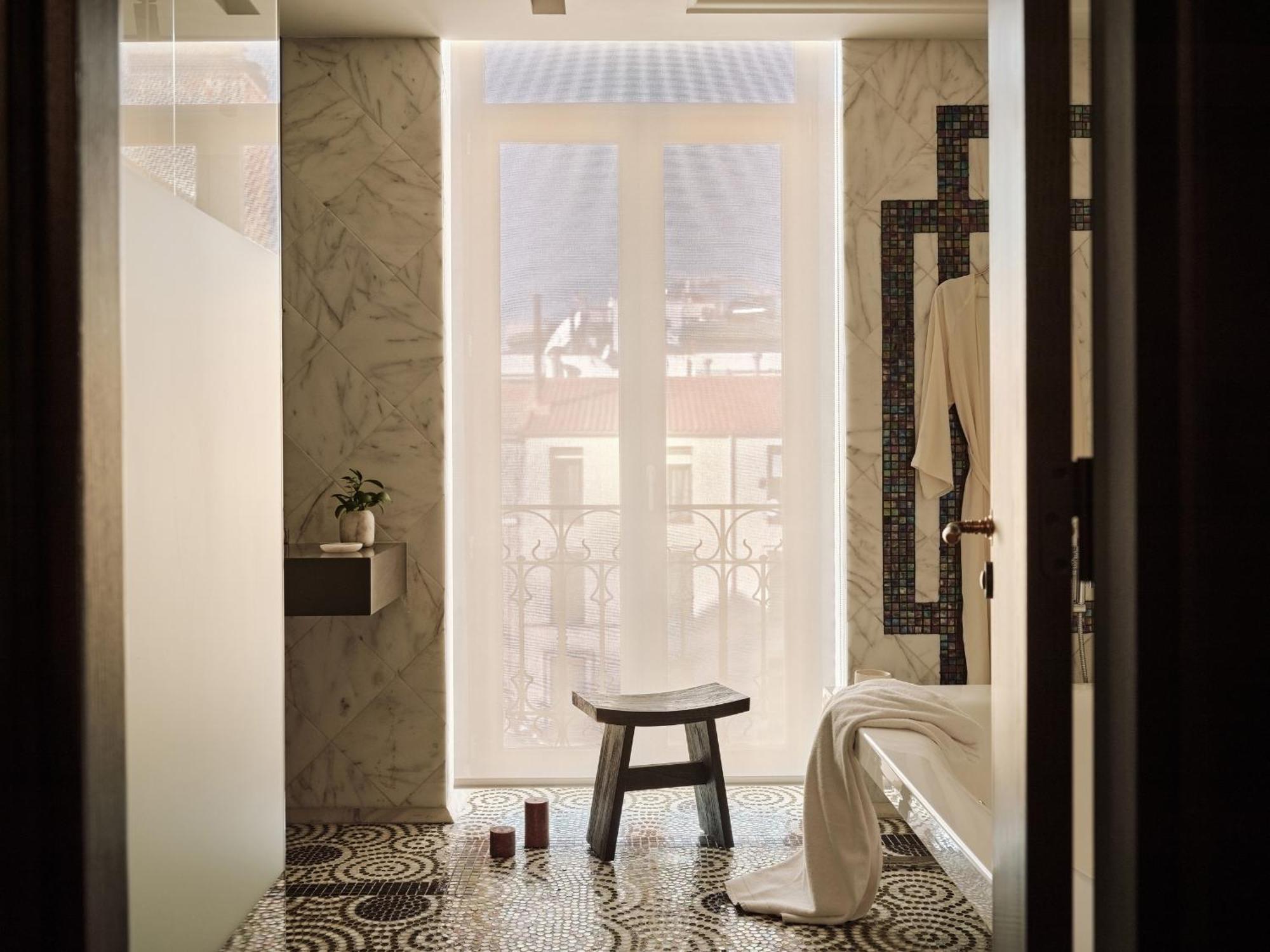 Luxury Suite,1742635355:JPEG