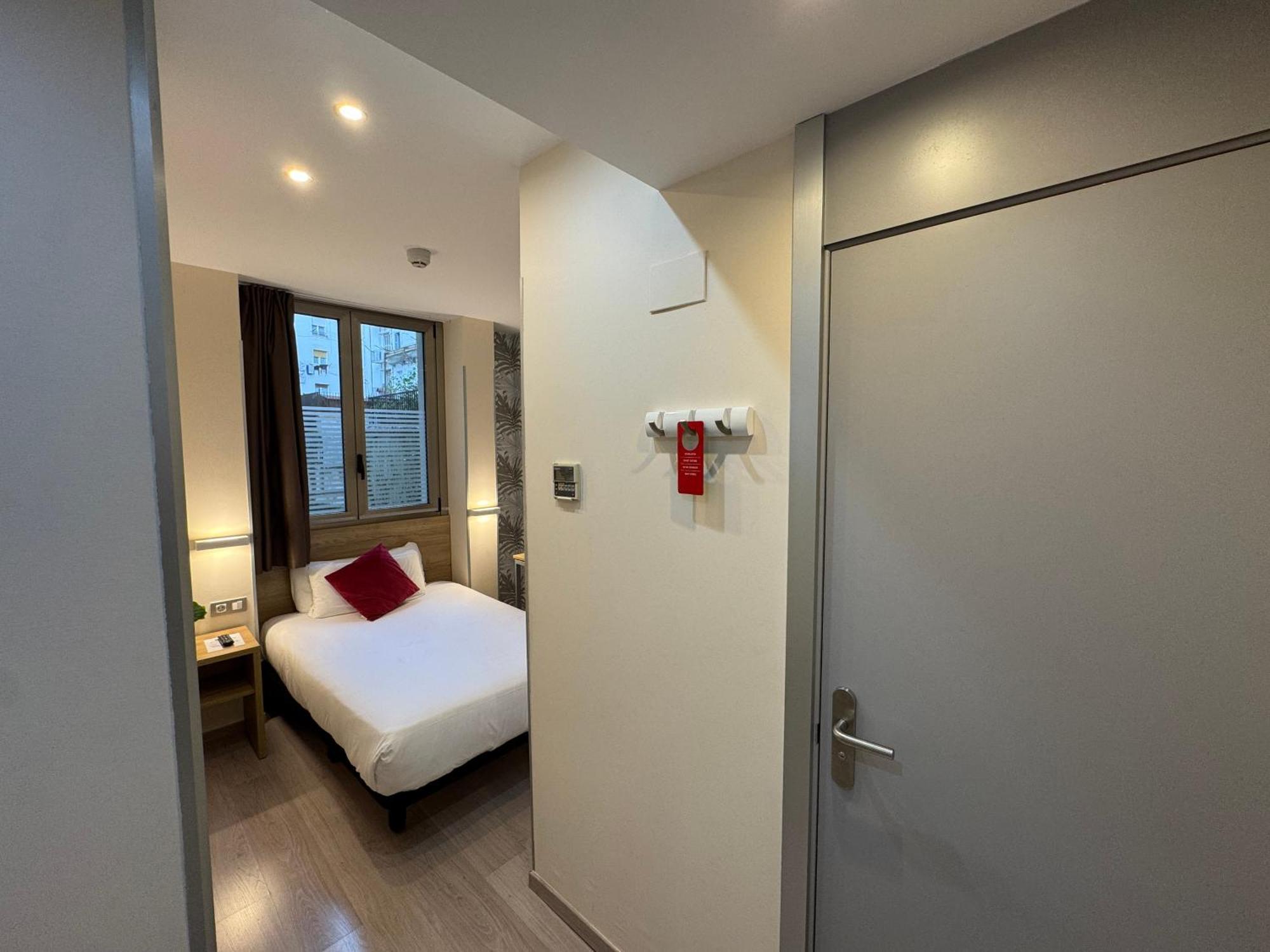 Single Room,1742656065:JPEG
