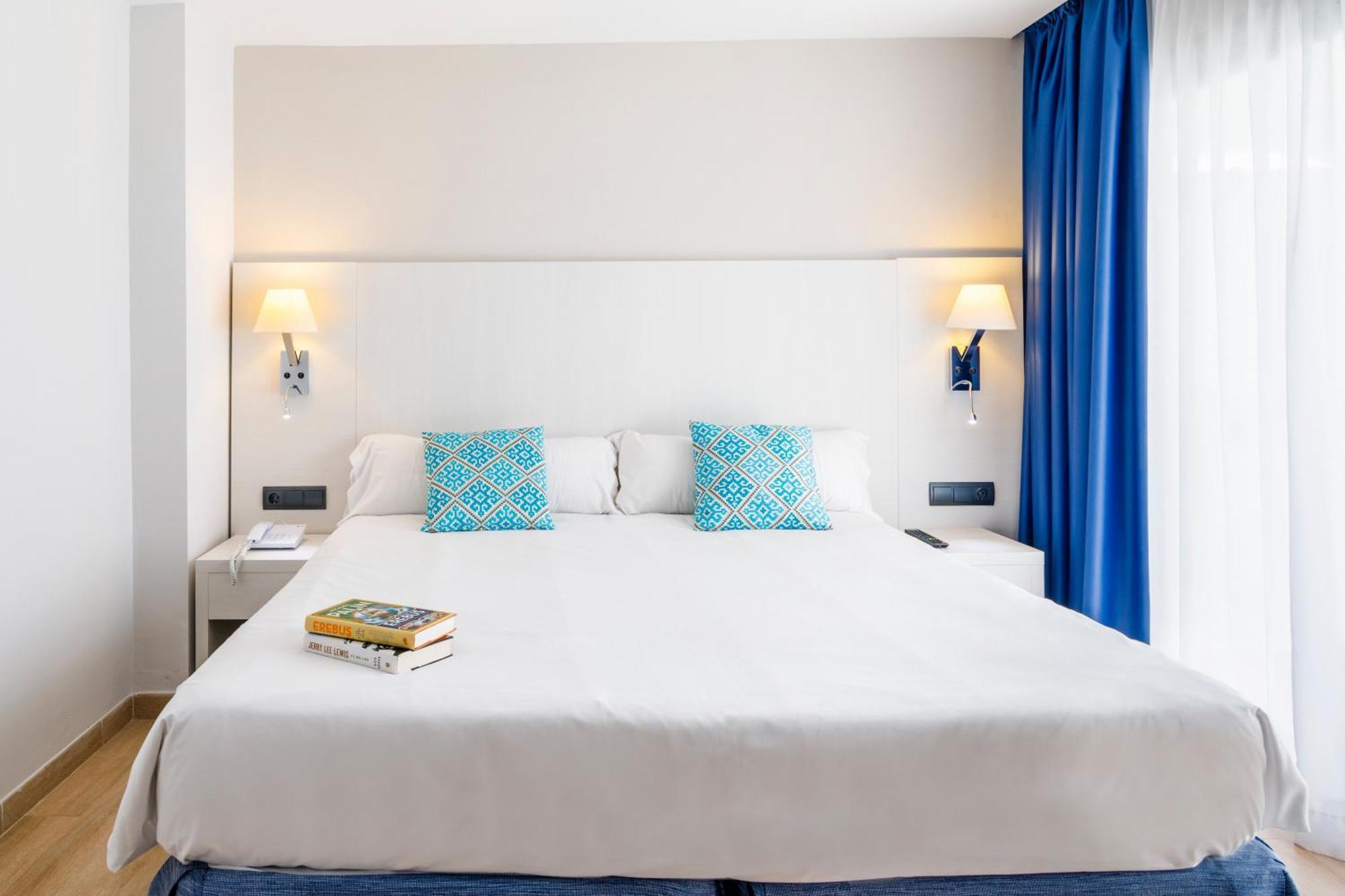 One-Bedroom Apartment with Sea View,1742987210:JPEG