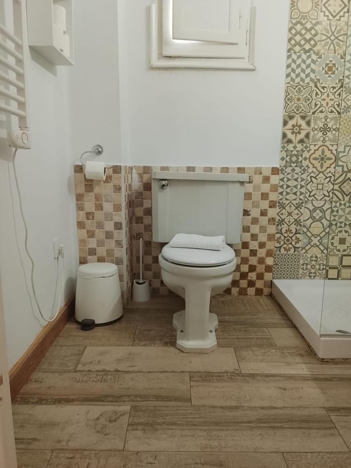 Triple Room Private External Bathroom