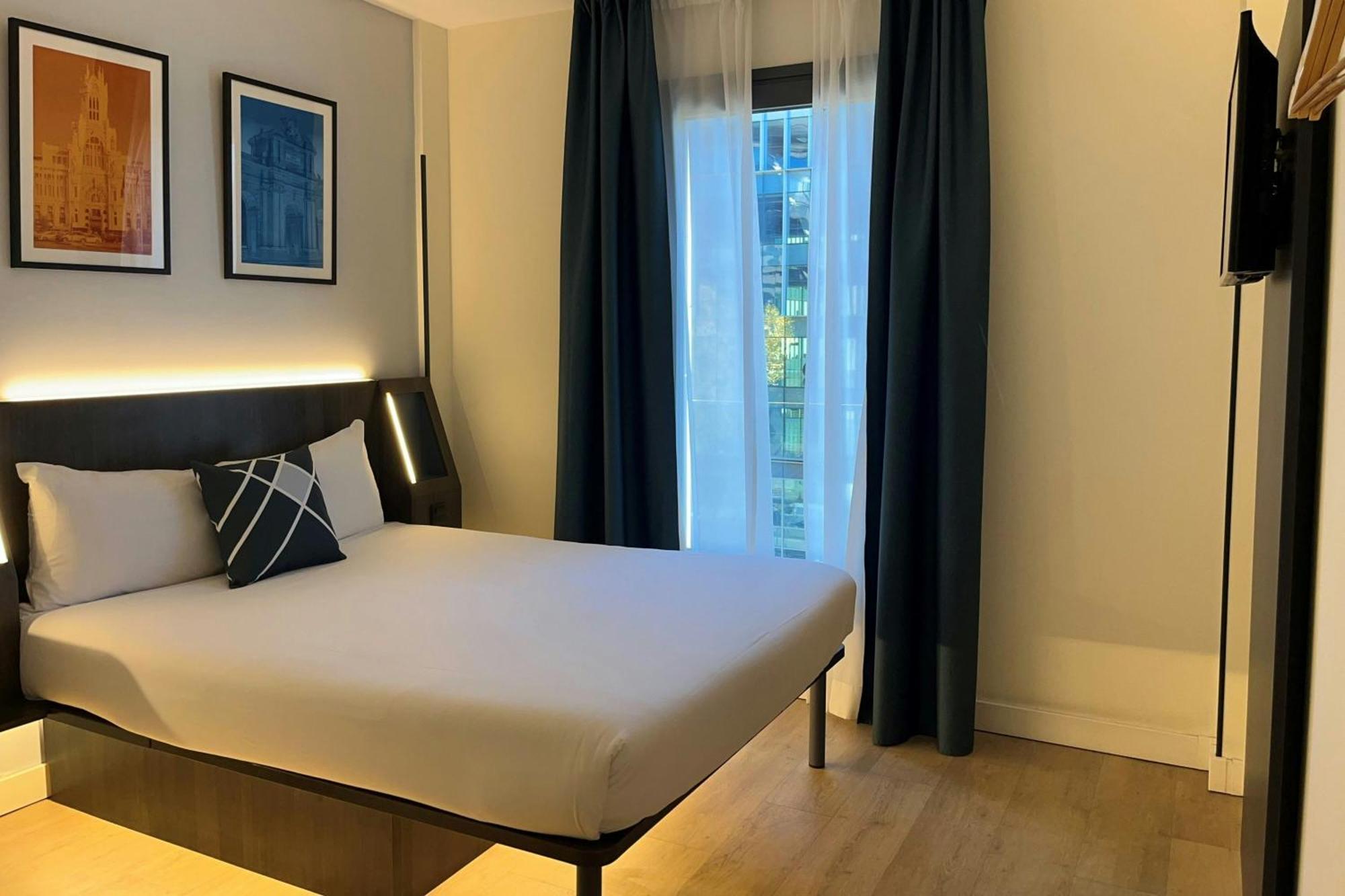 Standard Double Room with One Queen Bed