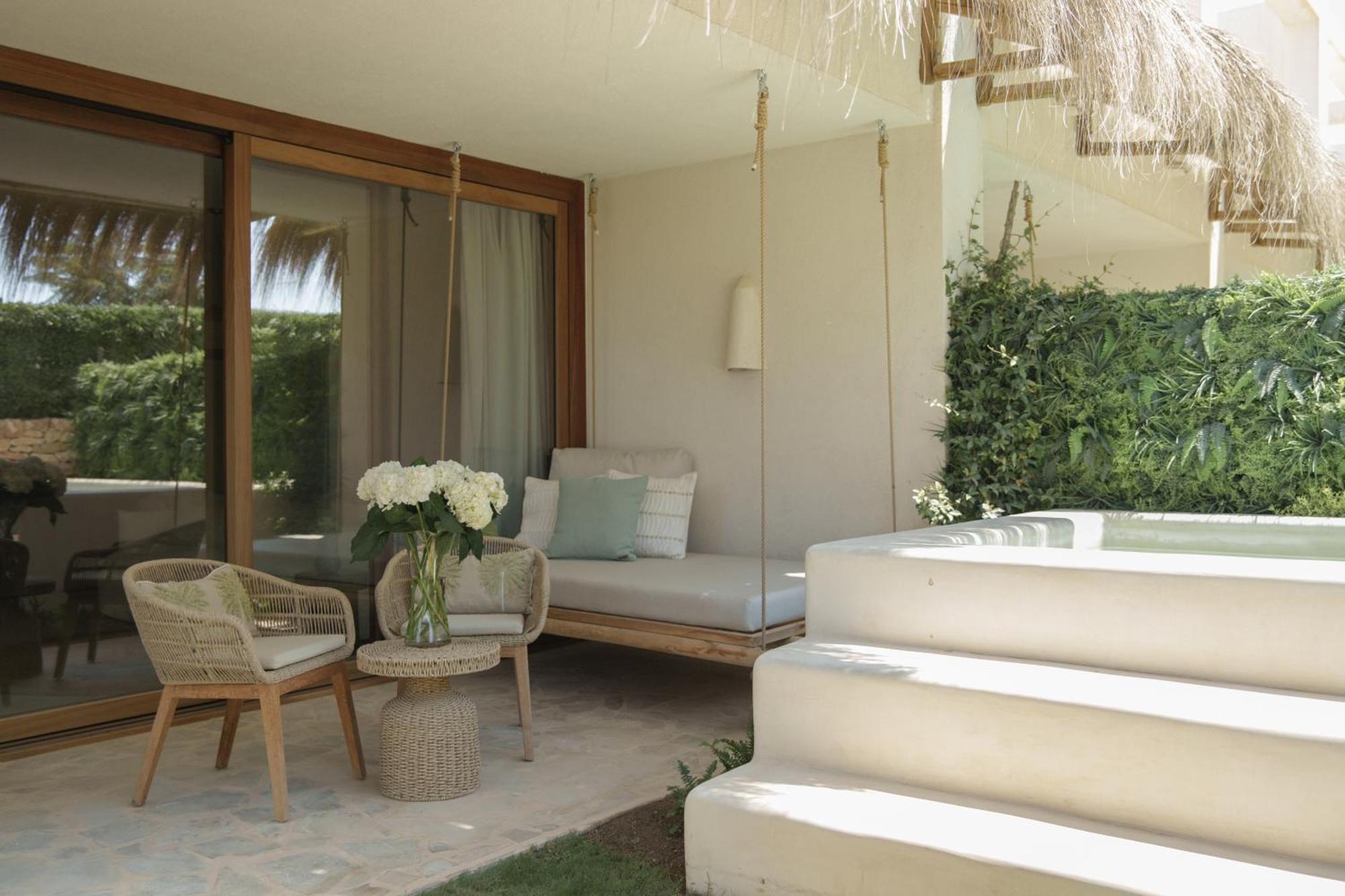 Suite con piscina y jardín