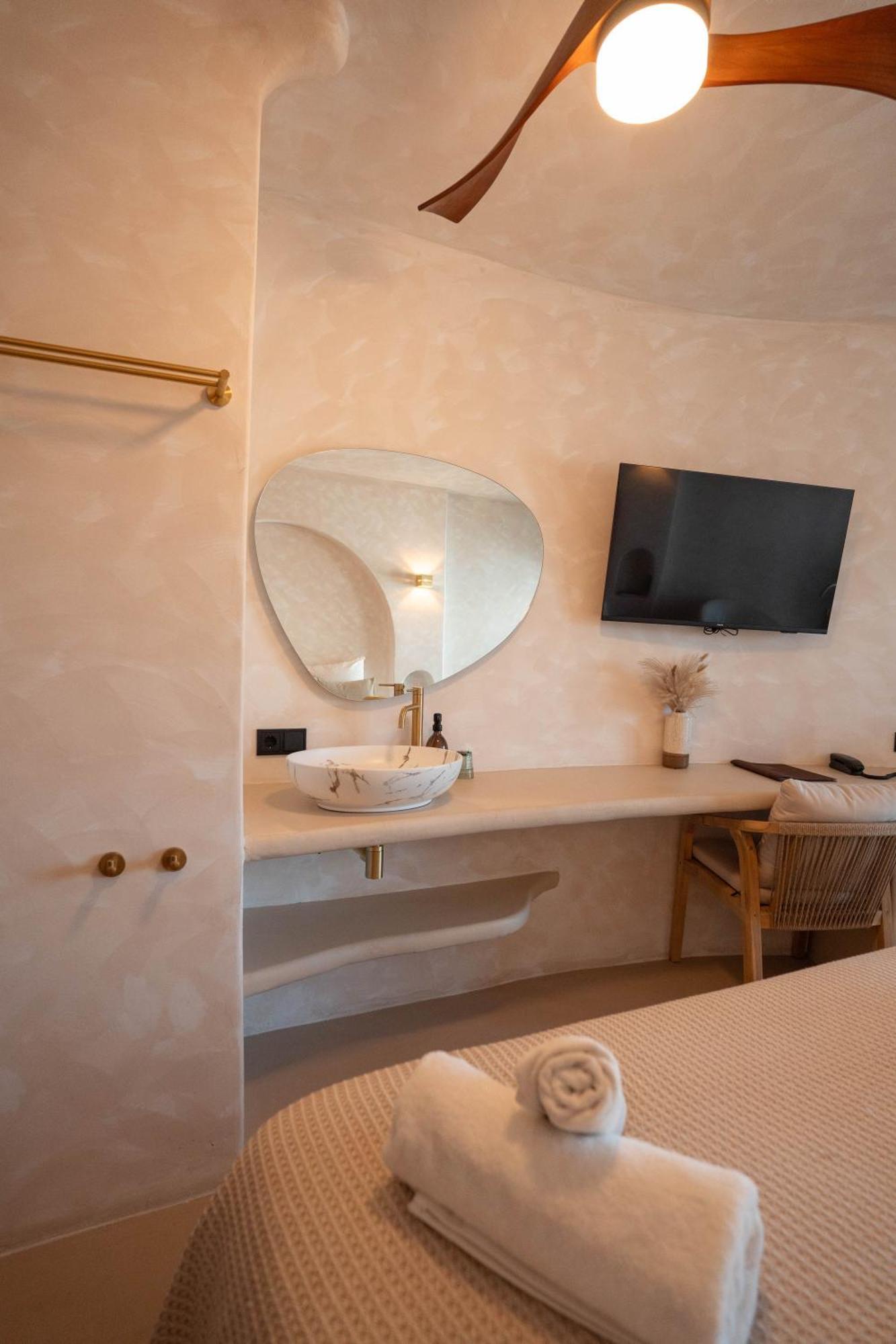 Superior Double Room,1747350967:JPEG