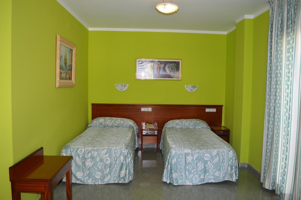 Twin Room,631095765:JPEG